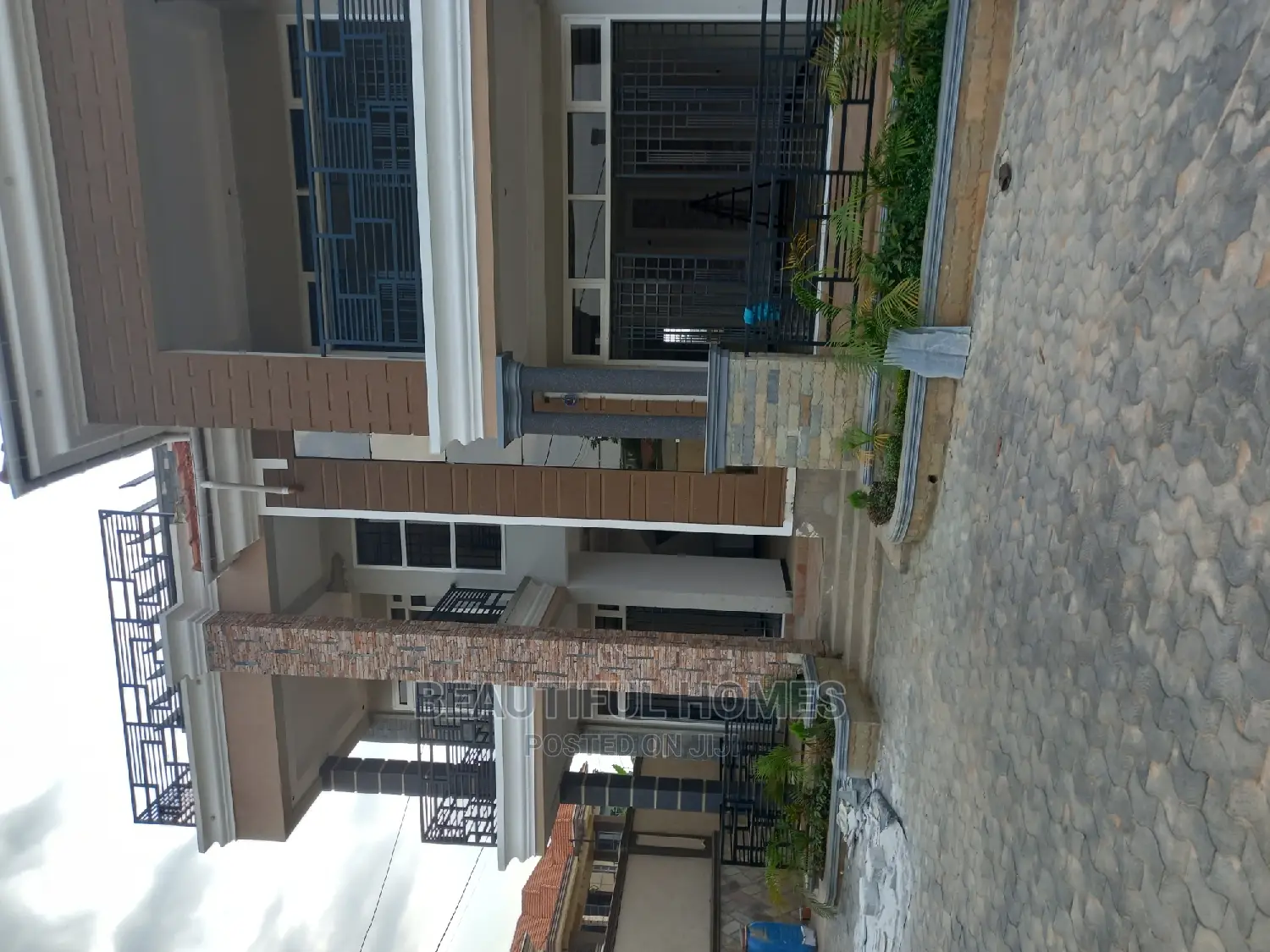 Furnished 6bdrm Duplex in Kisaasi All Tarmack, Nakawa for sale in Nakawa