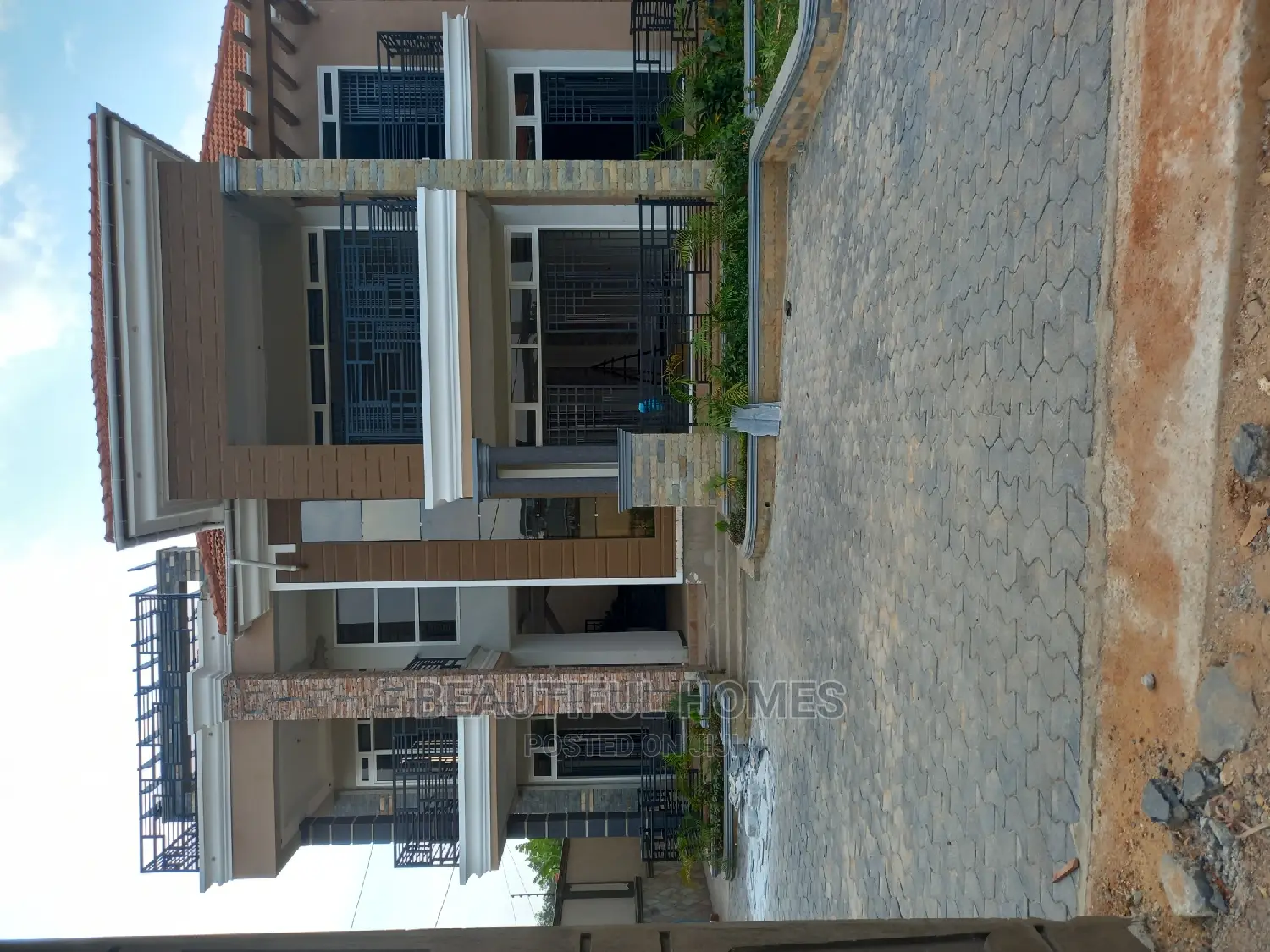 Furnished 6bdrm Duplex in Kisaasi All Tarmack, Nakawa for sale in Nakawa