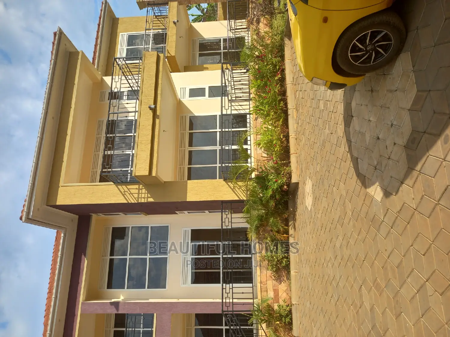 Furnished 6bdrm Duplex in Kira Tarmack for sale in Kira