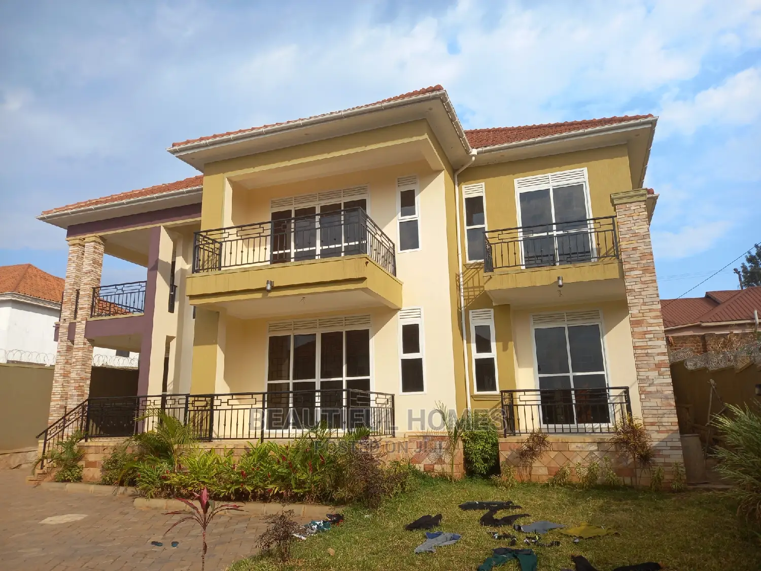 Furnished 6bdrm Duplex in Kira High End for sale in Kira