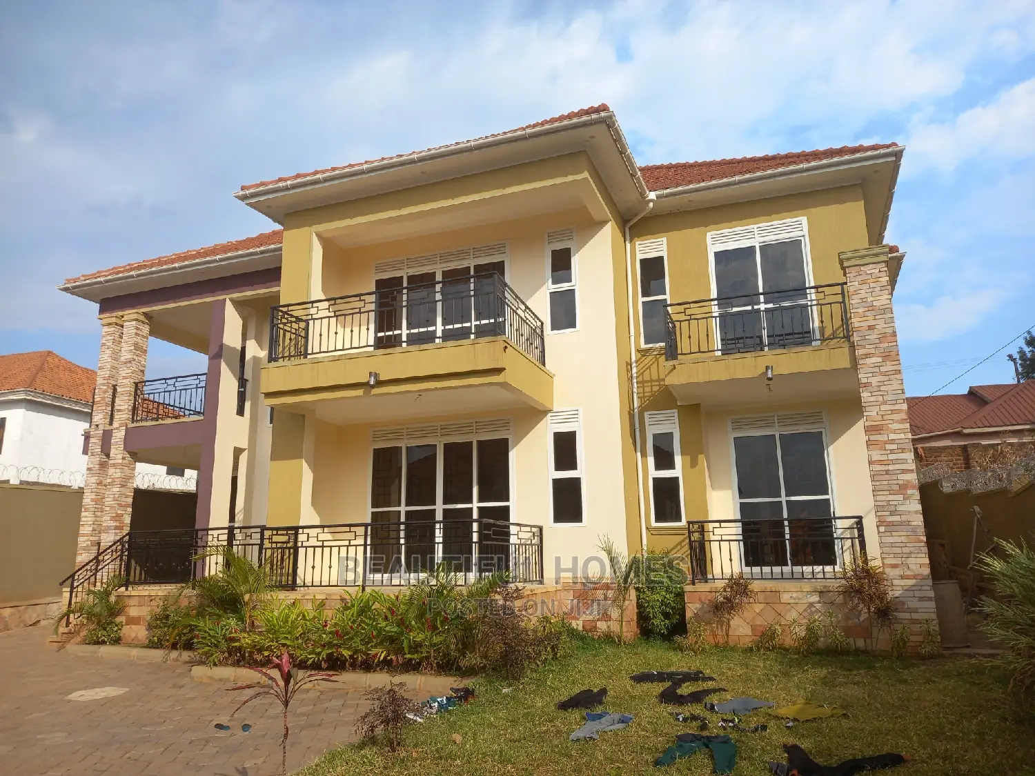 Furnished 6bdrm Duplex in Kira High End for sale in Kira