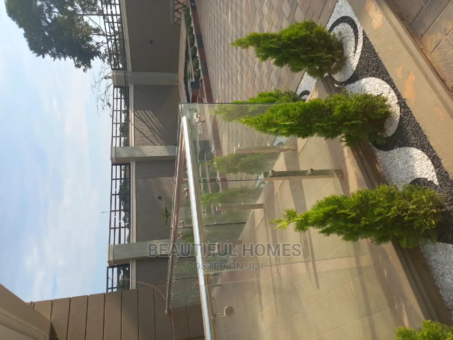 Furnished 6bdrm Mansion in Kira Corporate for sale in Kira