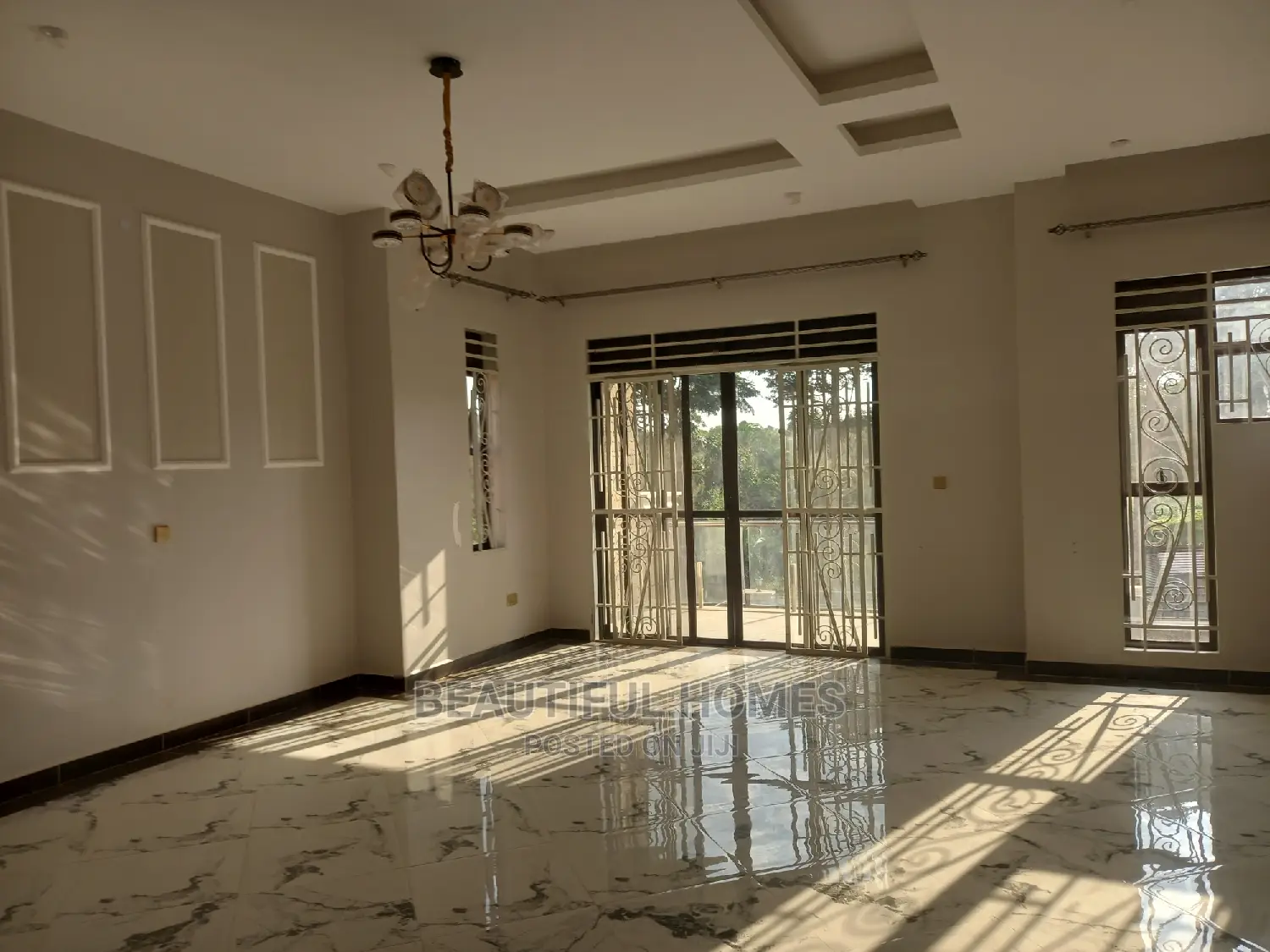 Furnished 6bdrm Mansion in Kira Corporate for sale in Kira