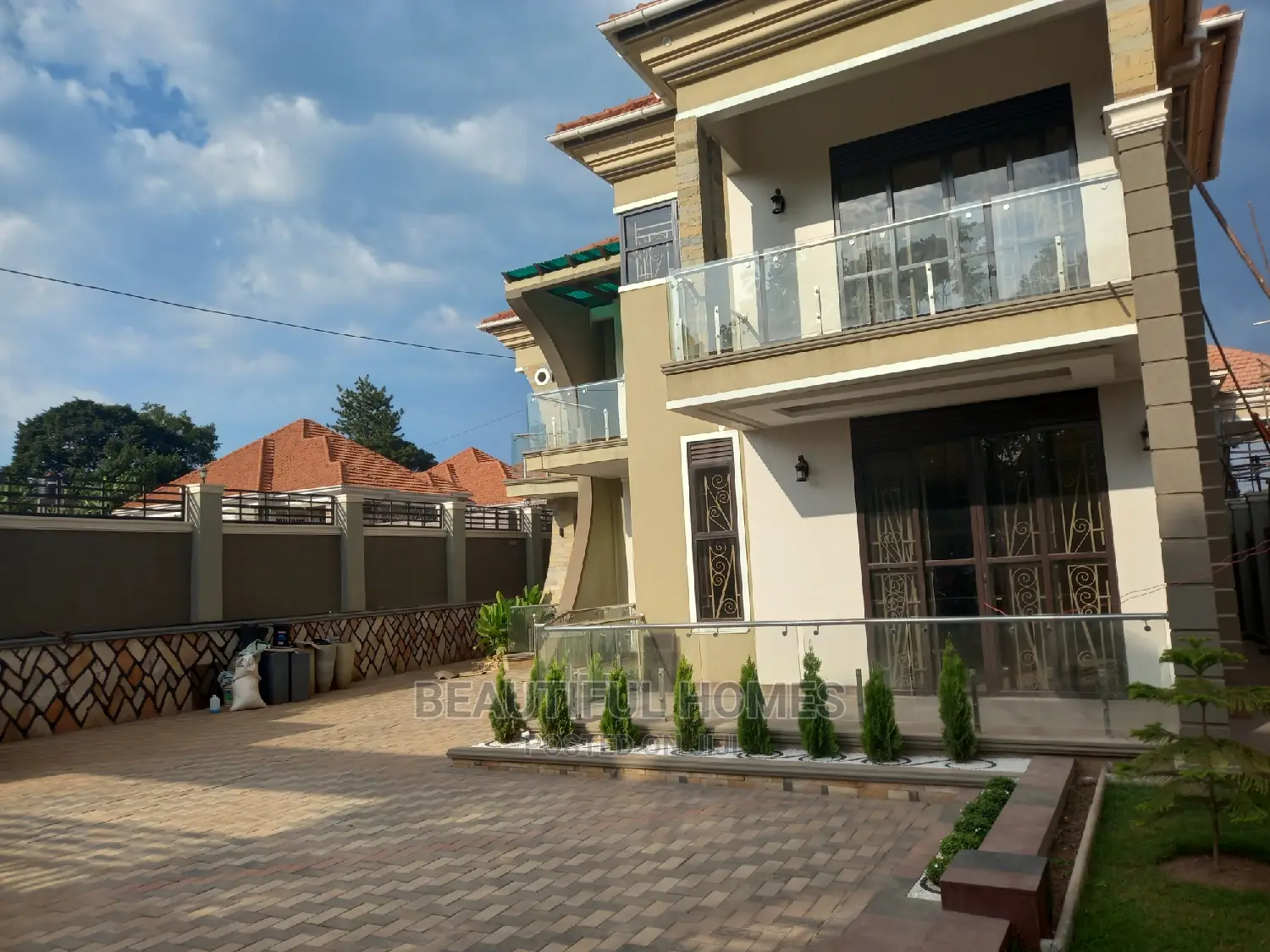 Furnished 6bdrm Mansion in Kira Corporate for sale in Kira