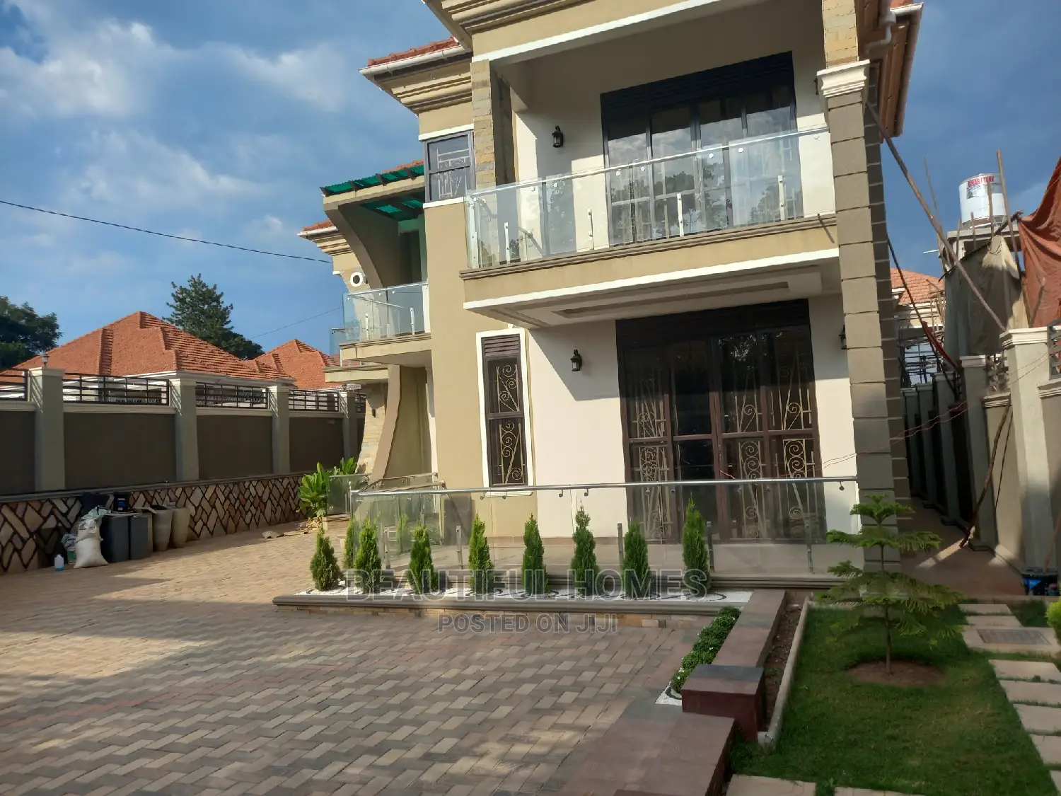 Furnished 6bdrm Mansion in Kira Corporate for sale in Kira