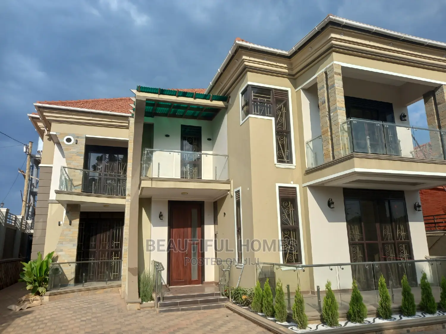 Furnished 6bdrm Mansion in Kira Corporate for sale in Kira