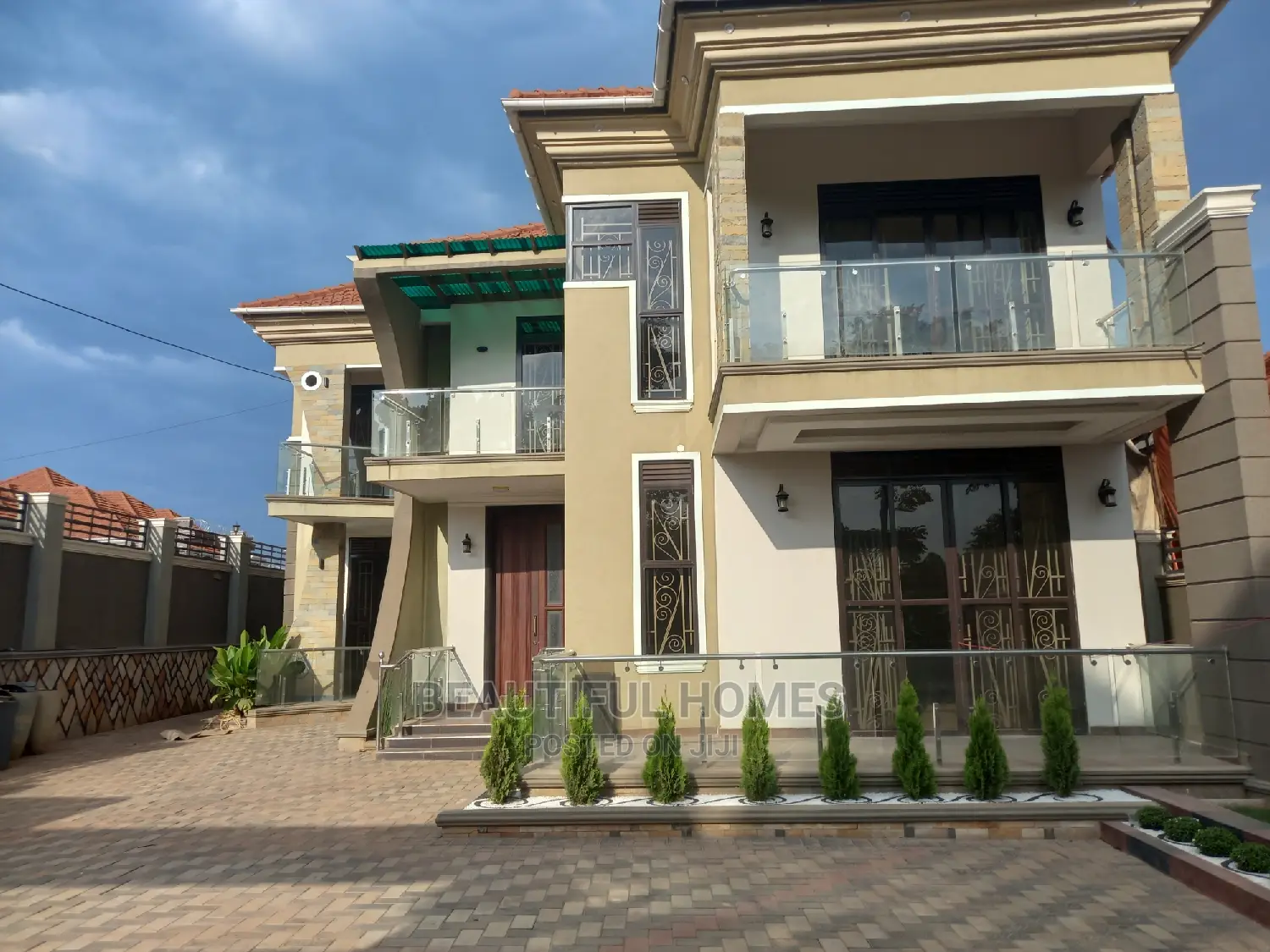 Furnished 6bdrm Mansion in Kira Corporate for sale in Kira