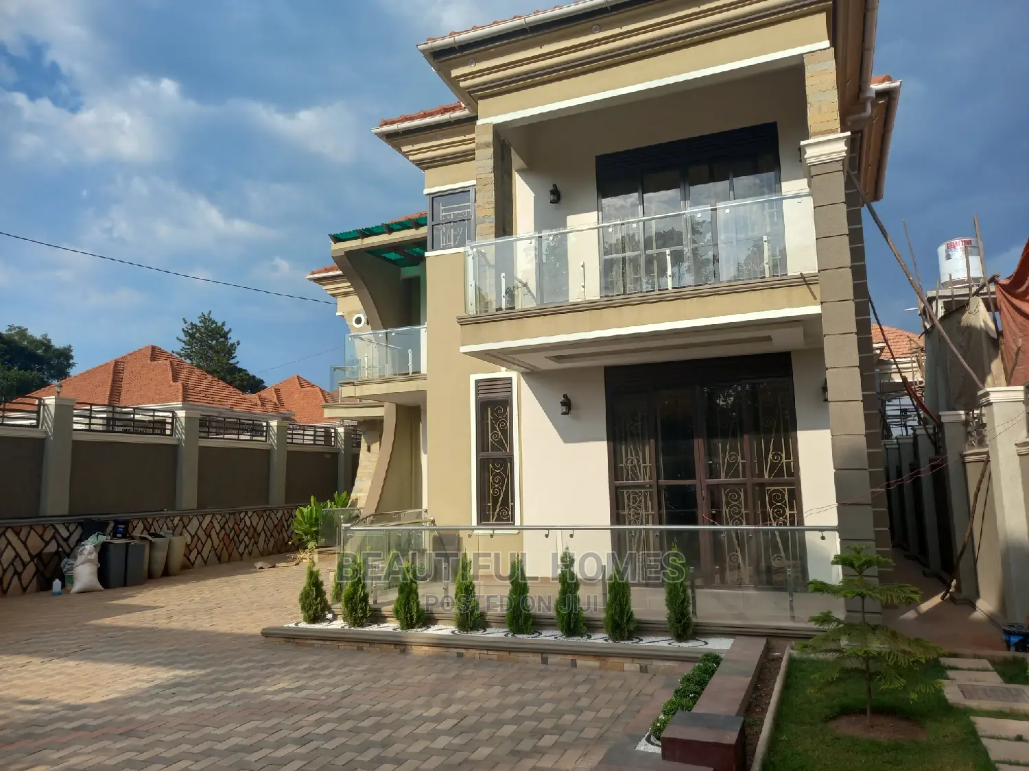 Furnished 6bdrm Mansion in Kira Corporate for sale in Kira