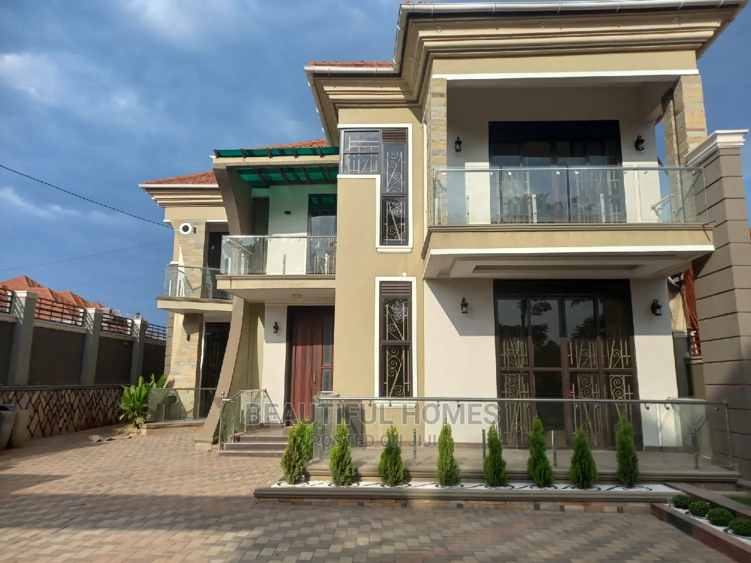 Furnished 6bdrm Mansion in Kira Corporate for sale in Kira