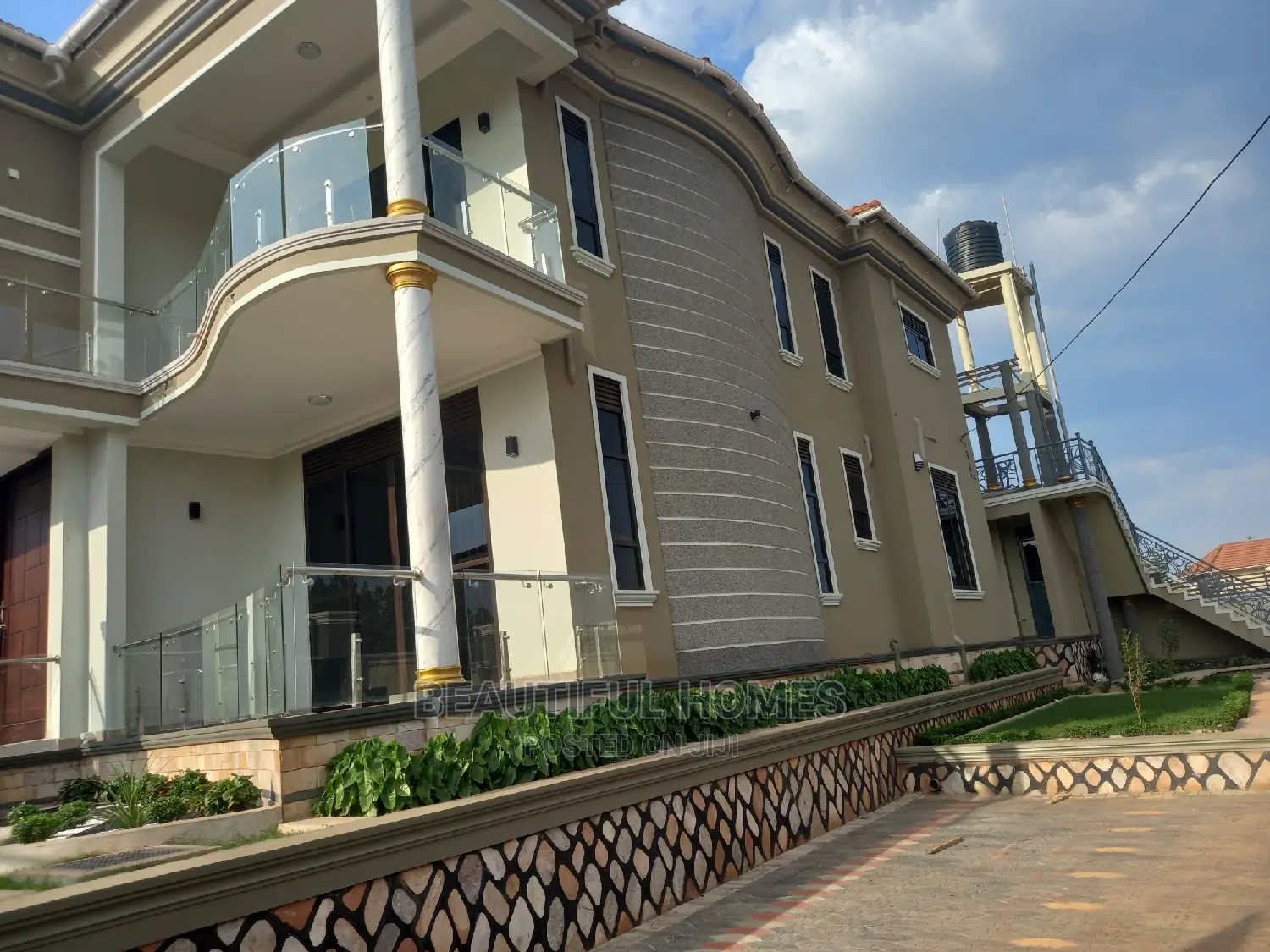 Furnished 6bdrm Duplex in Kira Ministers for sale in Kira