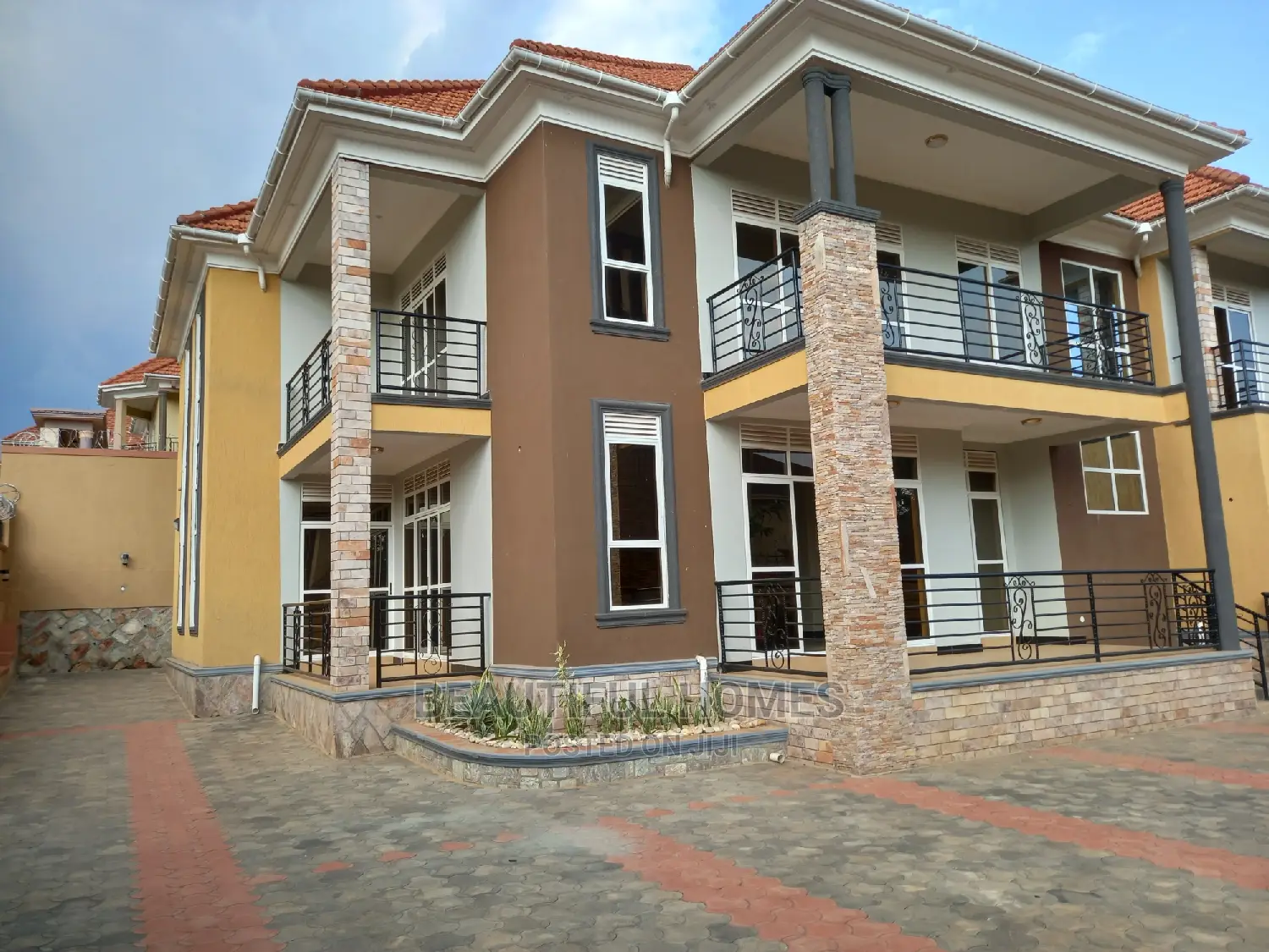 Furnished 6bdrm Mansion in Kira Corporate for sale in Kira