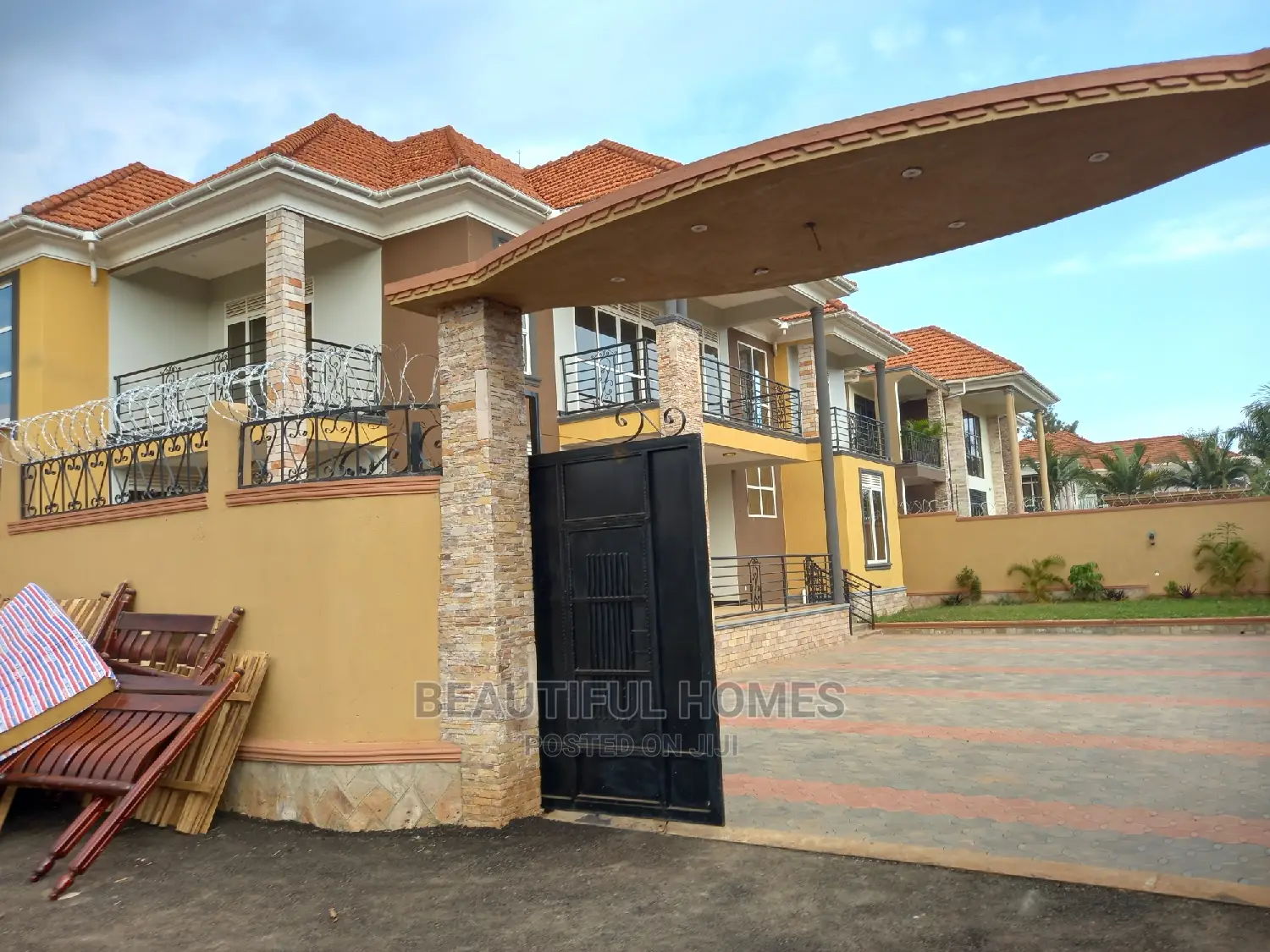 Furnished 6bdrm Mansion in Kira Corporate for sale in Kira