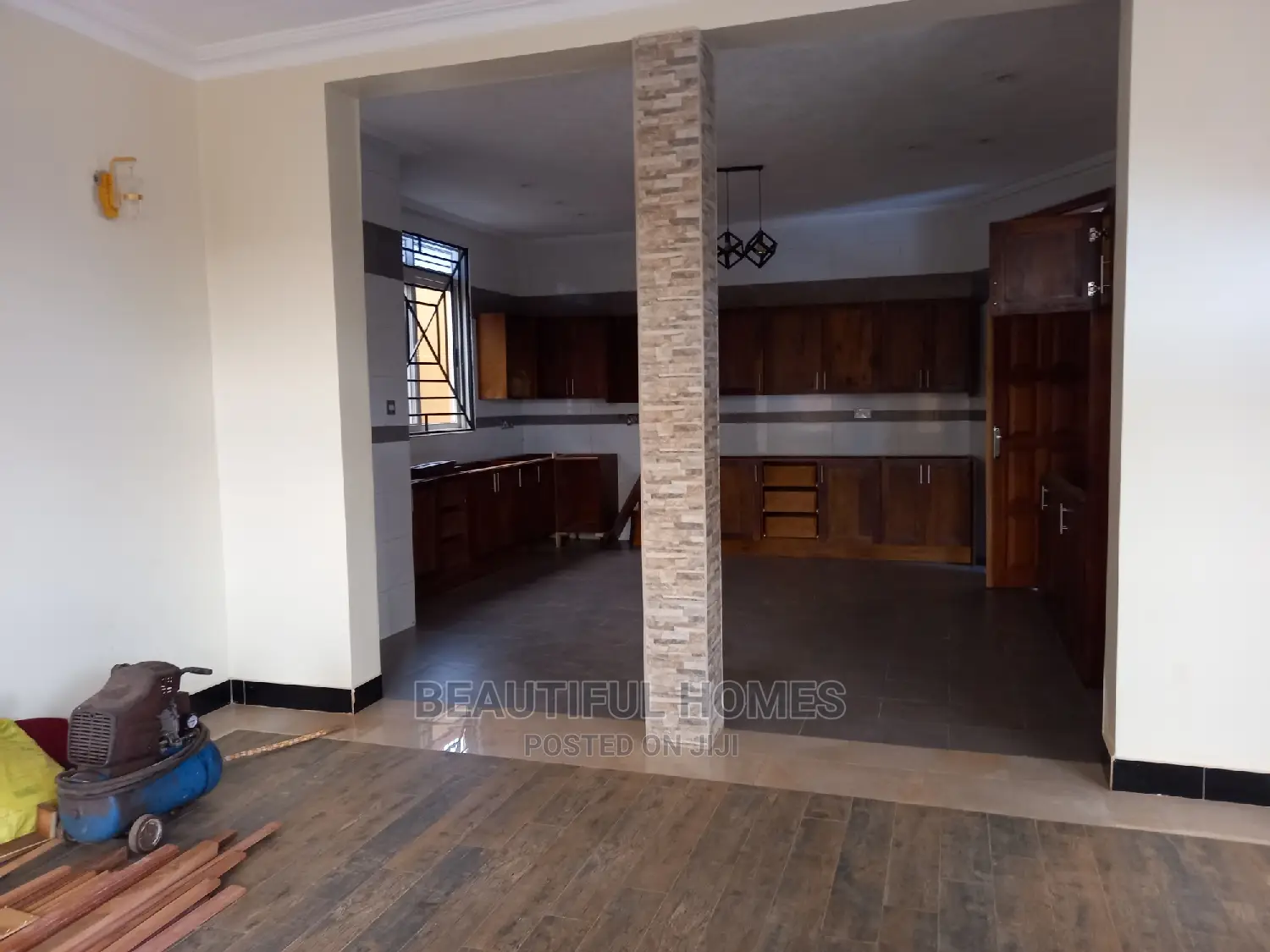 Furnished 6bdrm Mansion in Kira Corporate for sale in Kira