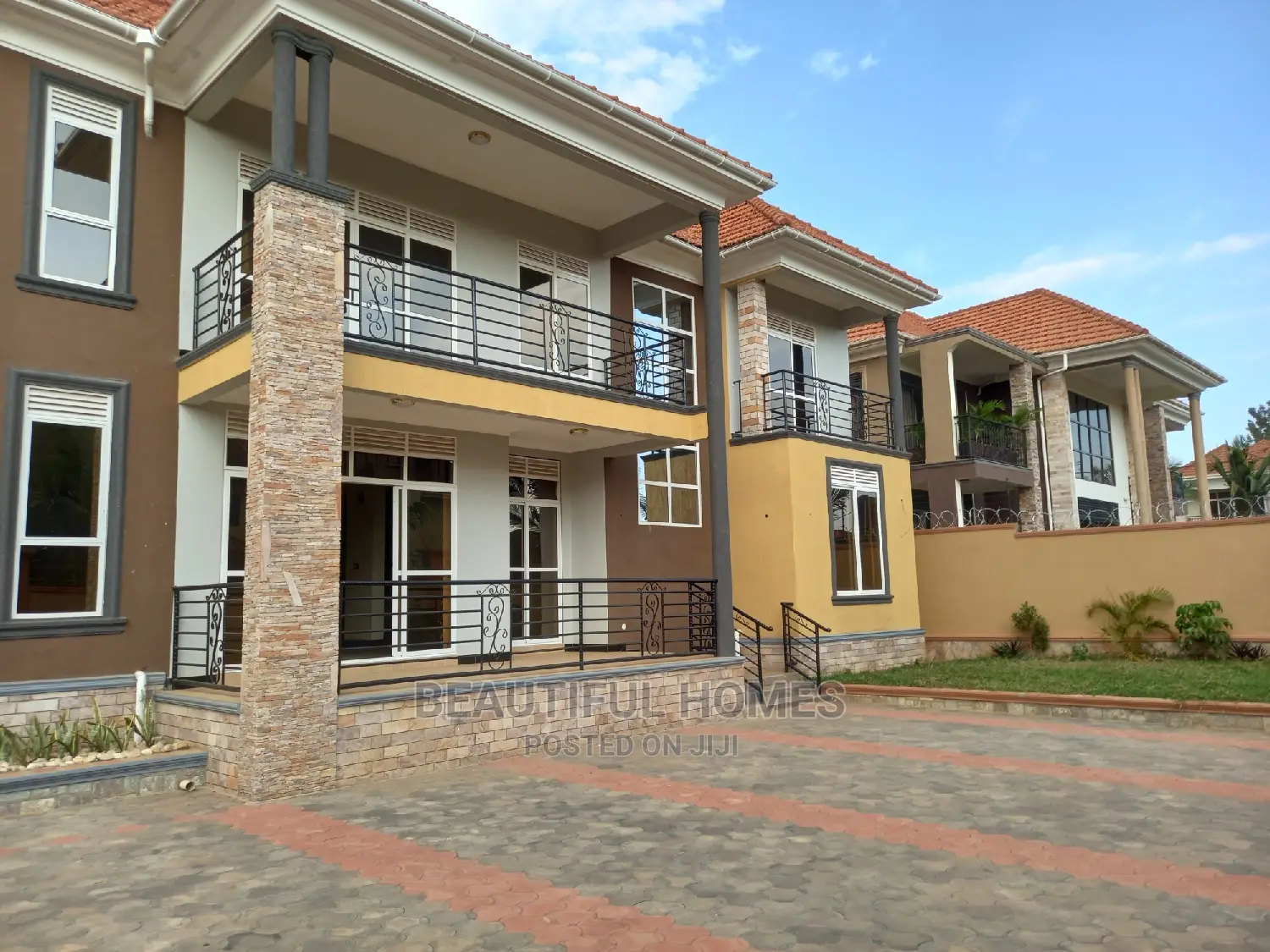 Furnished 6bdrm House in Kira Tarmack for sale in Kira