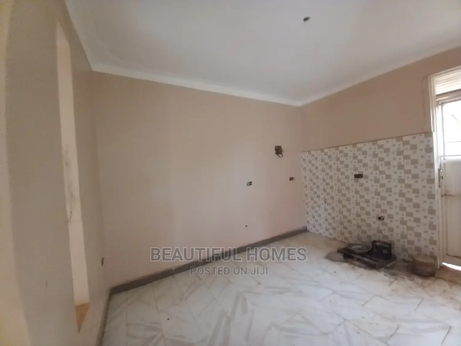 Furnished 4bdrm Duplex in Kira Tarmack for sale in Kira