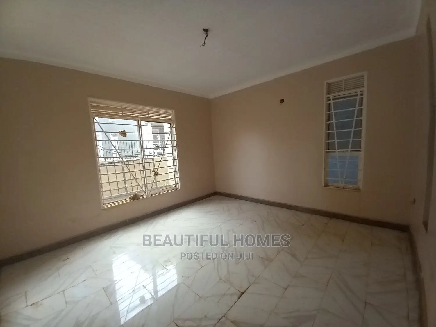 Furnished 4bdrm Duplex in Kira Tarmack for sale in Kira