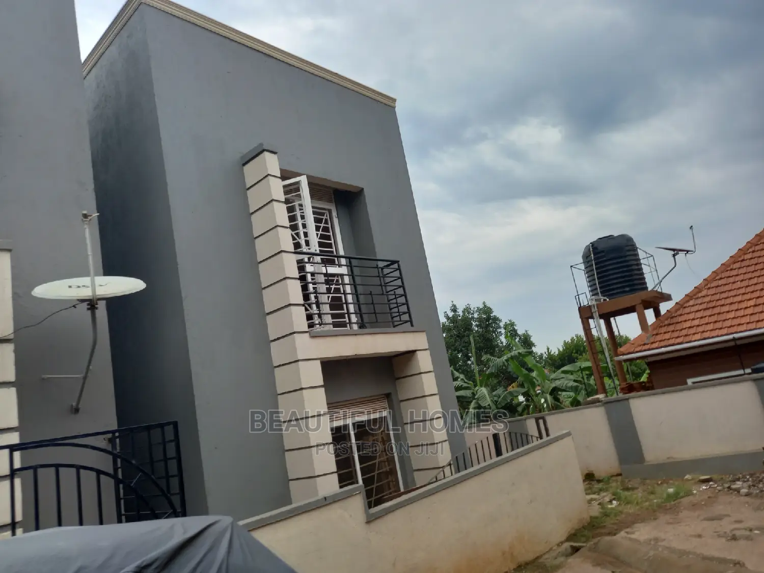 Furnished 4bdrm Duplex in Kira Tarmack for sale in Kira