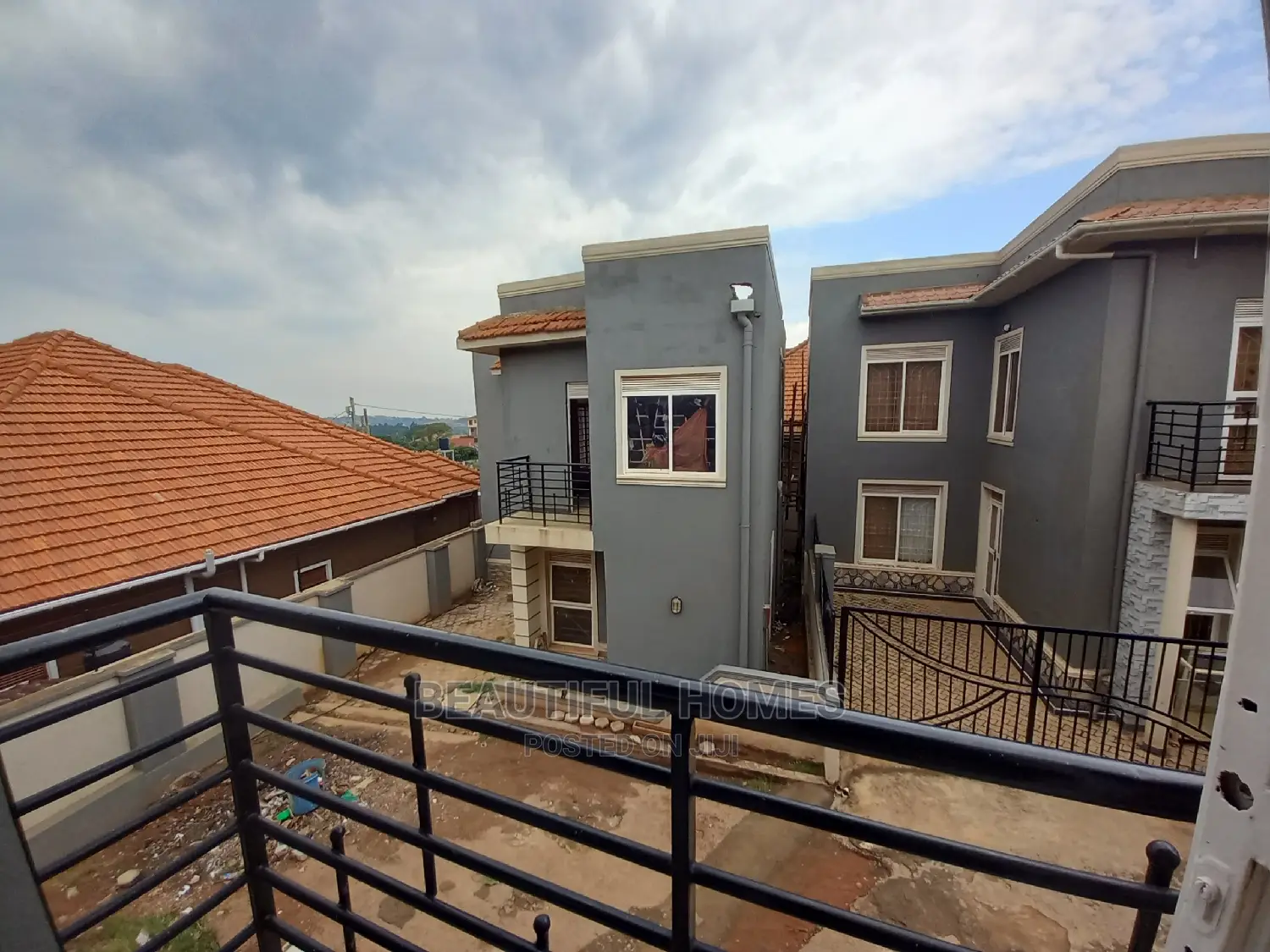 Furnished 4bdrm Duplex in Kira Tarmack for sale in Kira