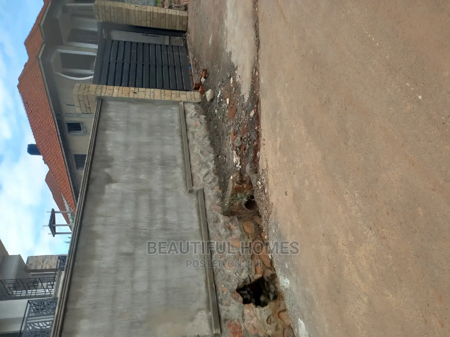 Furnished 4bdrm Duplex in Kira Gated Estate for sale in Kira