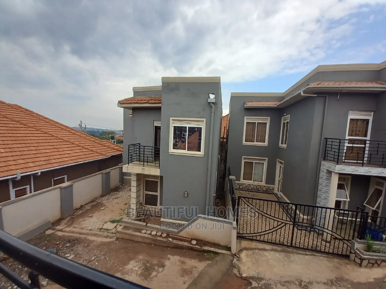 Furnished 4bdrm Duplex in Kira Tarmack for sale in Kira