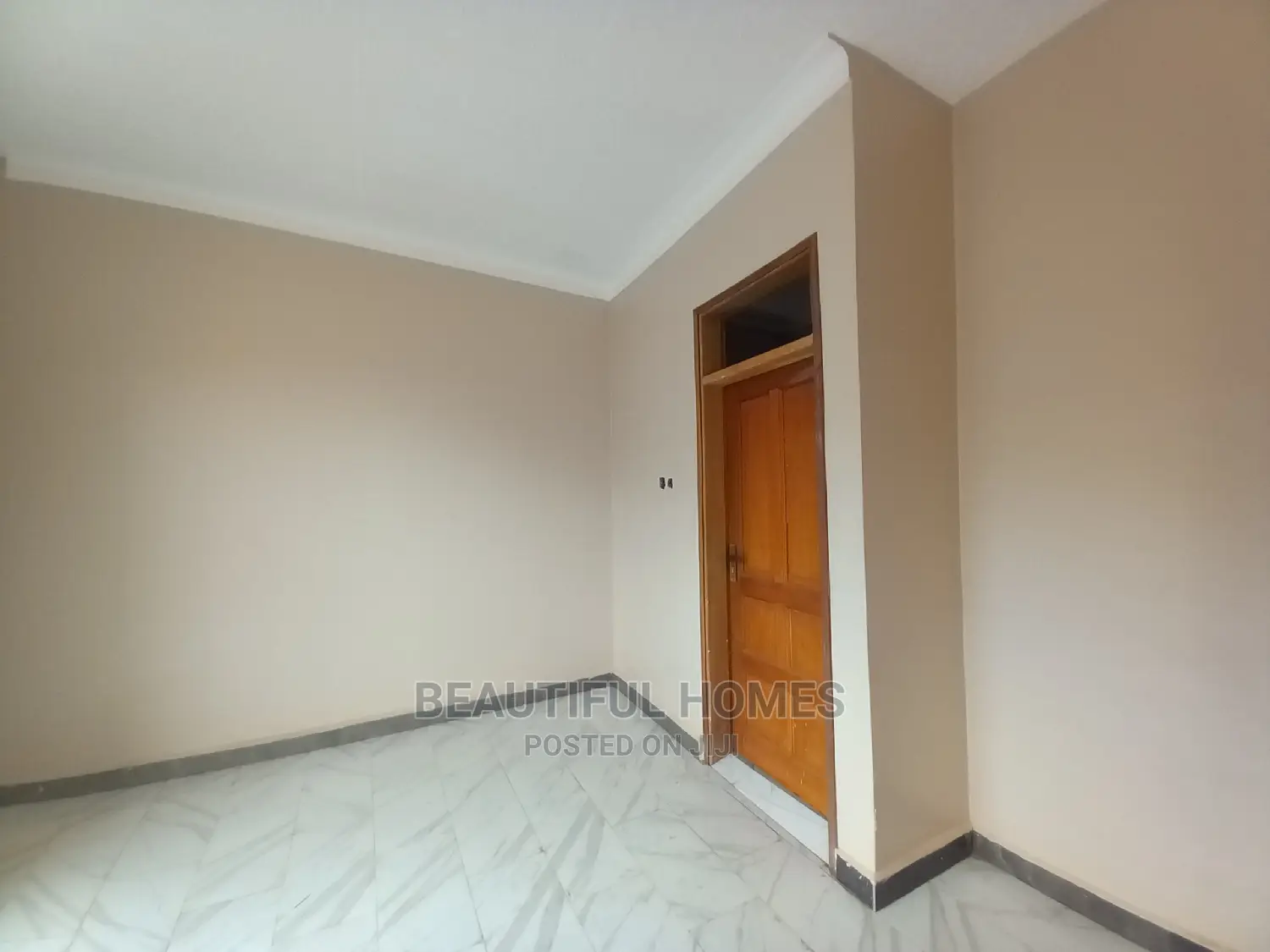 Furnished 4bdrm Duplex in Kira Tarmack for sale in Kira