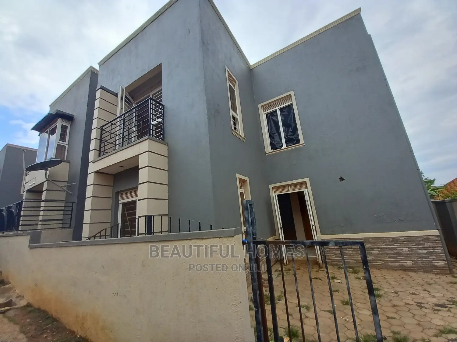 Furnished 4bdrm Duplex in Kira Corporate for sale in Kira
