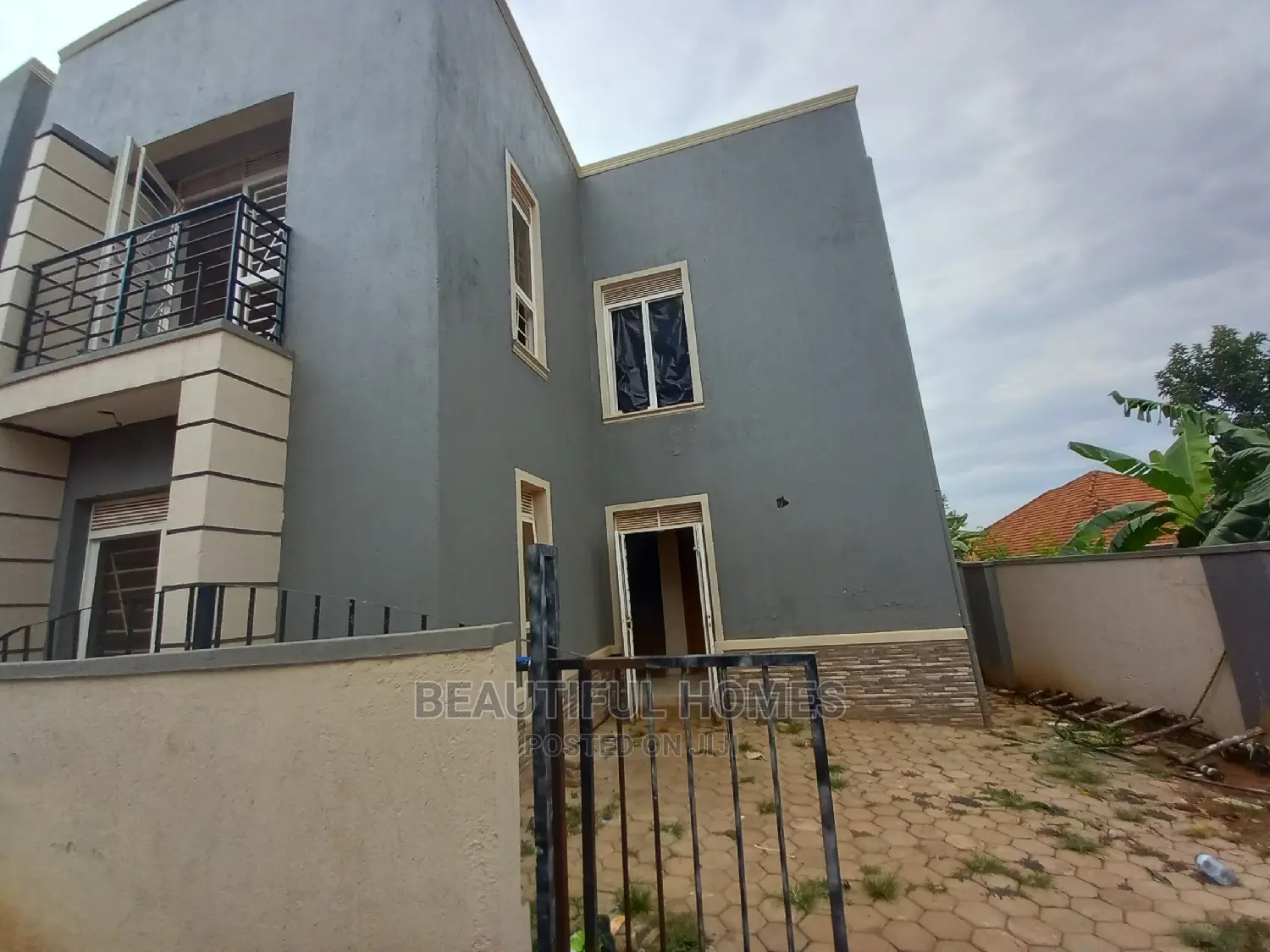 Furnished 4bdrm Duplex in Kira Corporate for sale in Kira