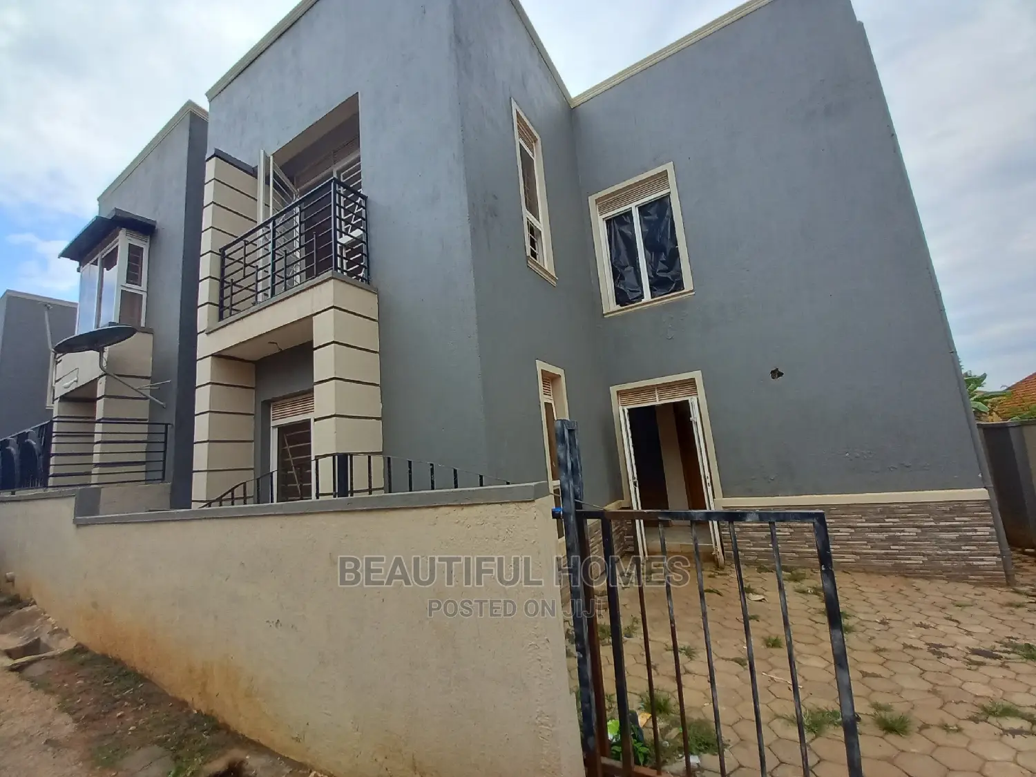 Furnished 4bdrm Duplex in Kira Corporate for sale in Kira