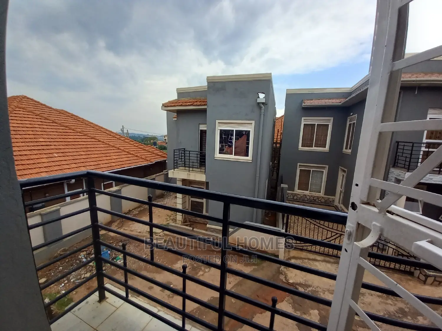 Furnished 4bdrm Duplex in Kira Corporate for sale in Kira