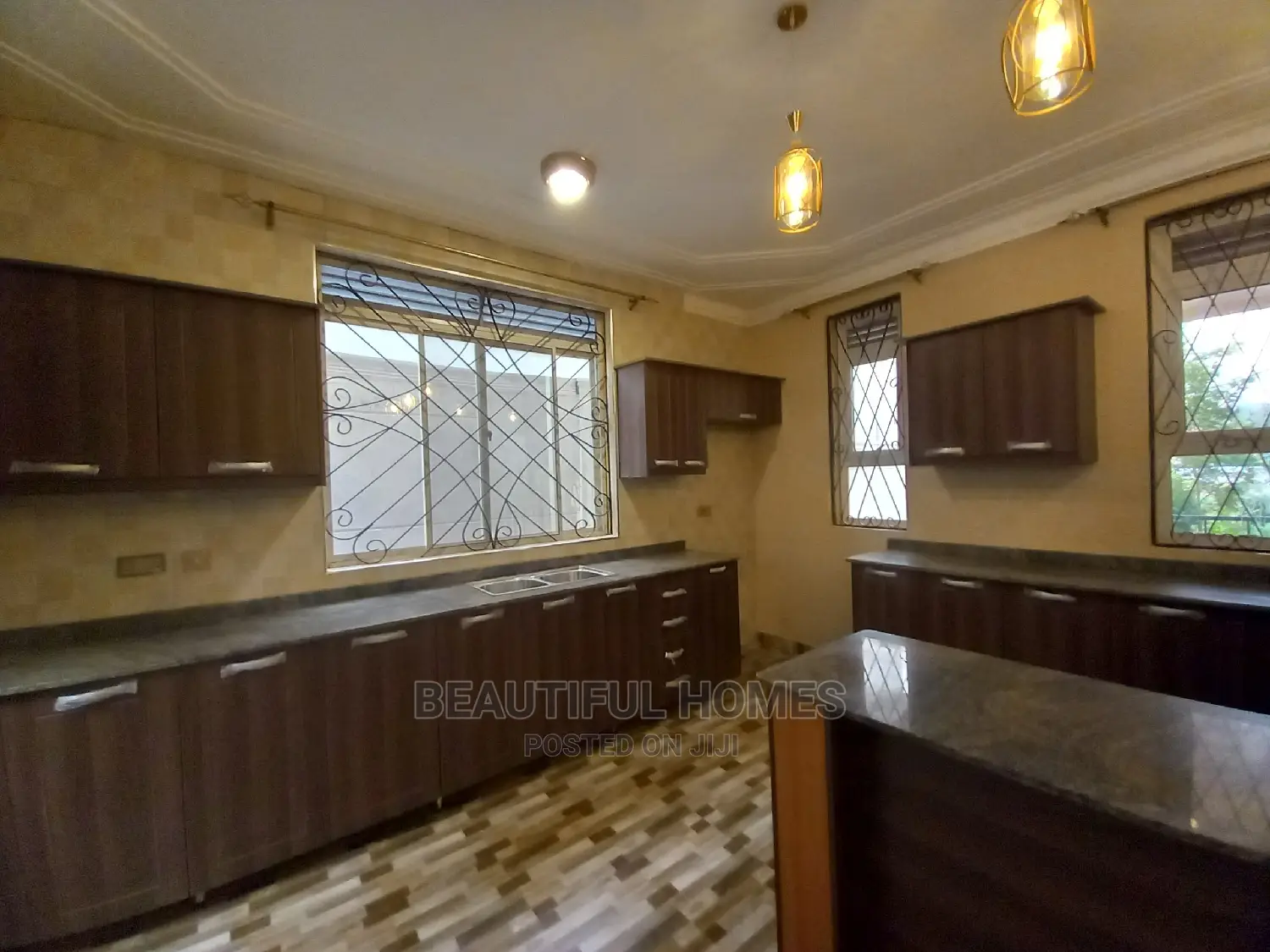Furnished 4bdrm House in Kira Diplomat for sale in Kira