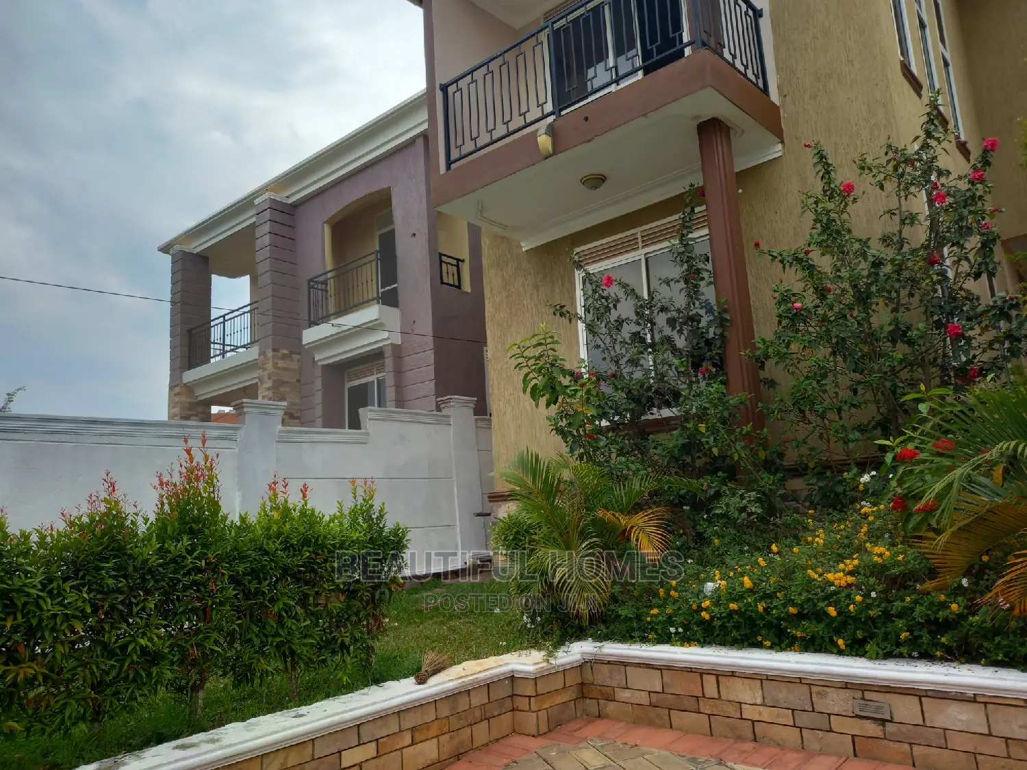 Furnished 4bdrm House in Kira Diplomat for sale in Kira