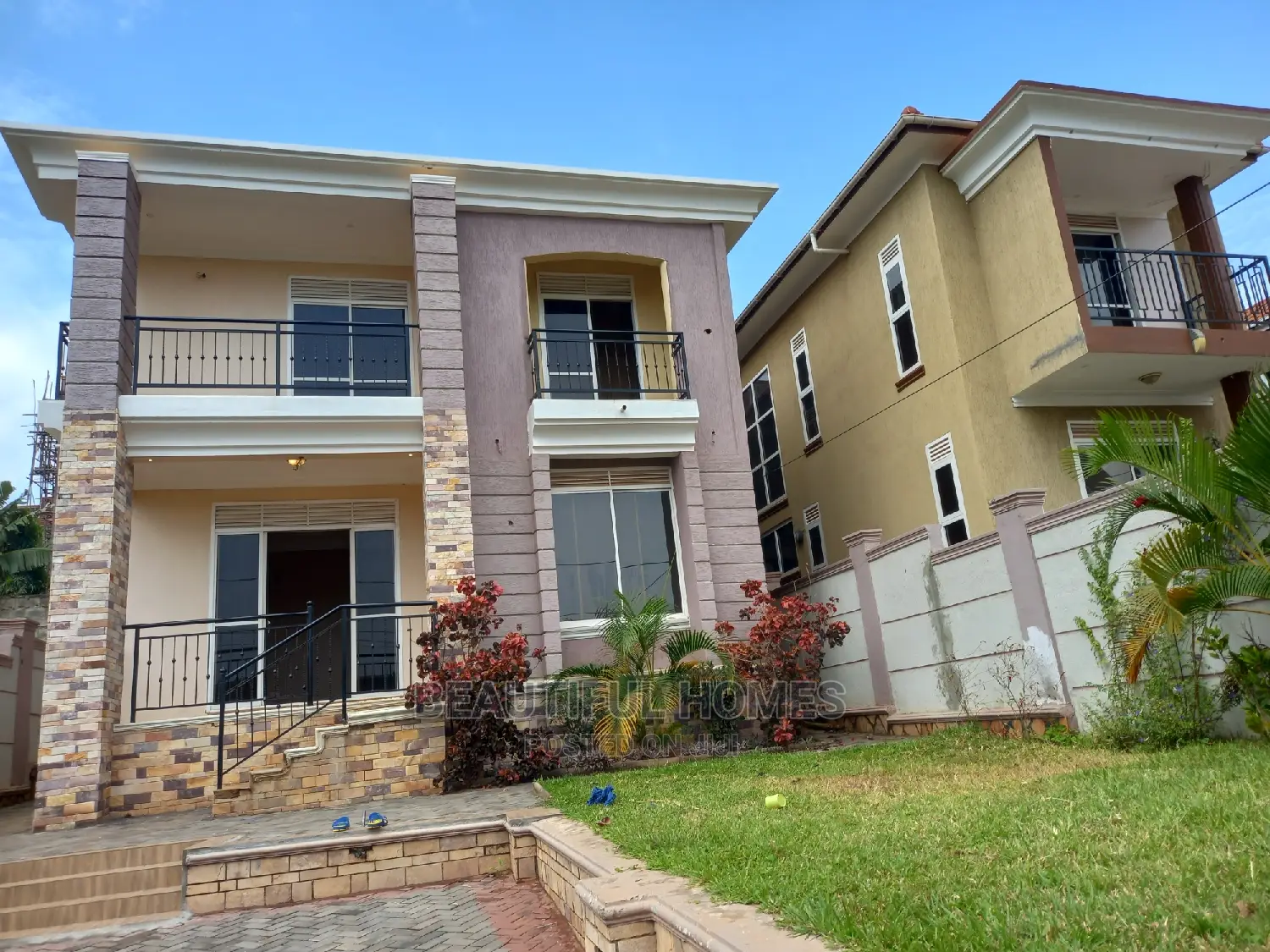 Furnished 4bdrm Duplex in Kira Tarmack Lane for sale in Kira