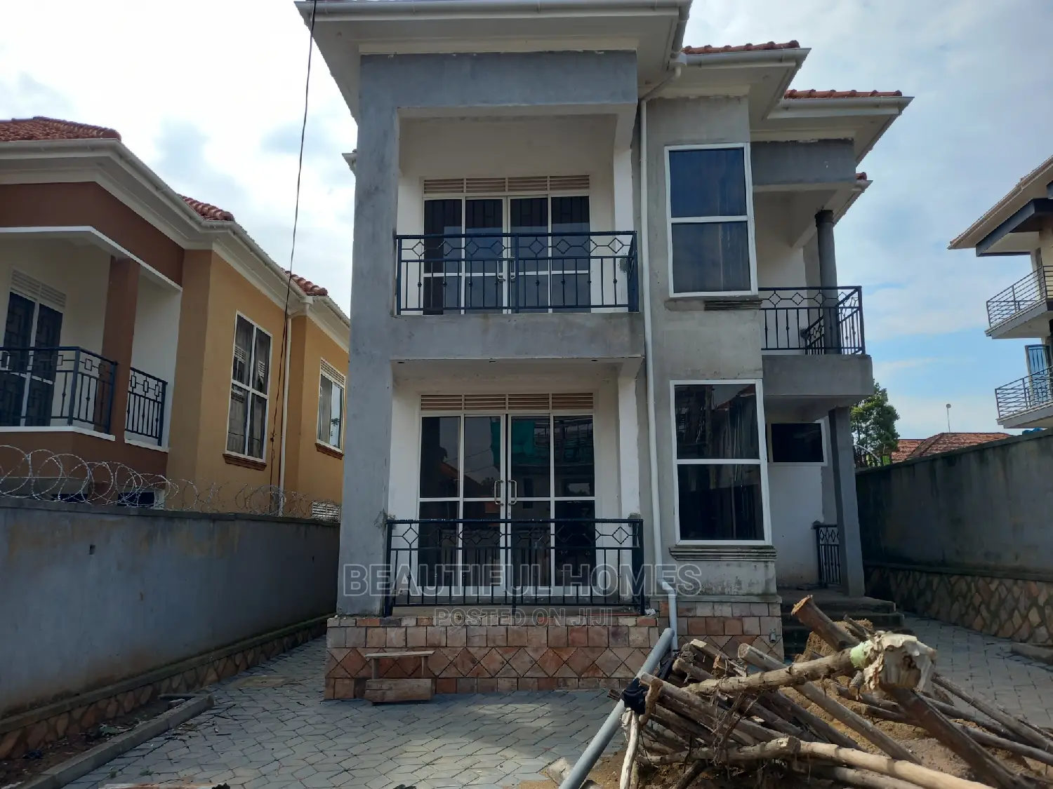 Furnished 4bdrm Duplex in Najjera Gated, Nakawa for sale in Nakawa