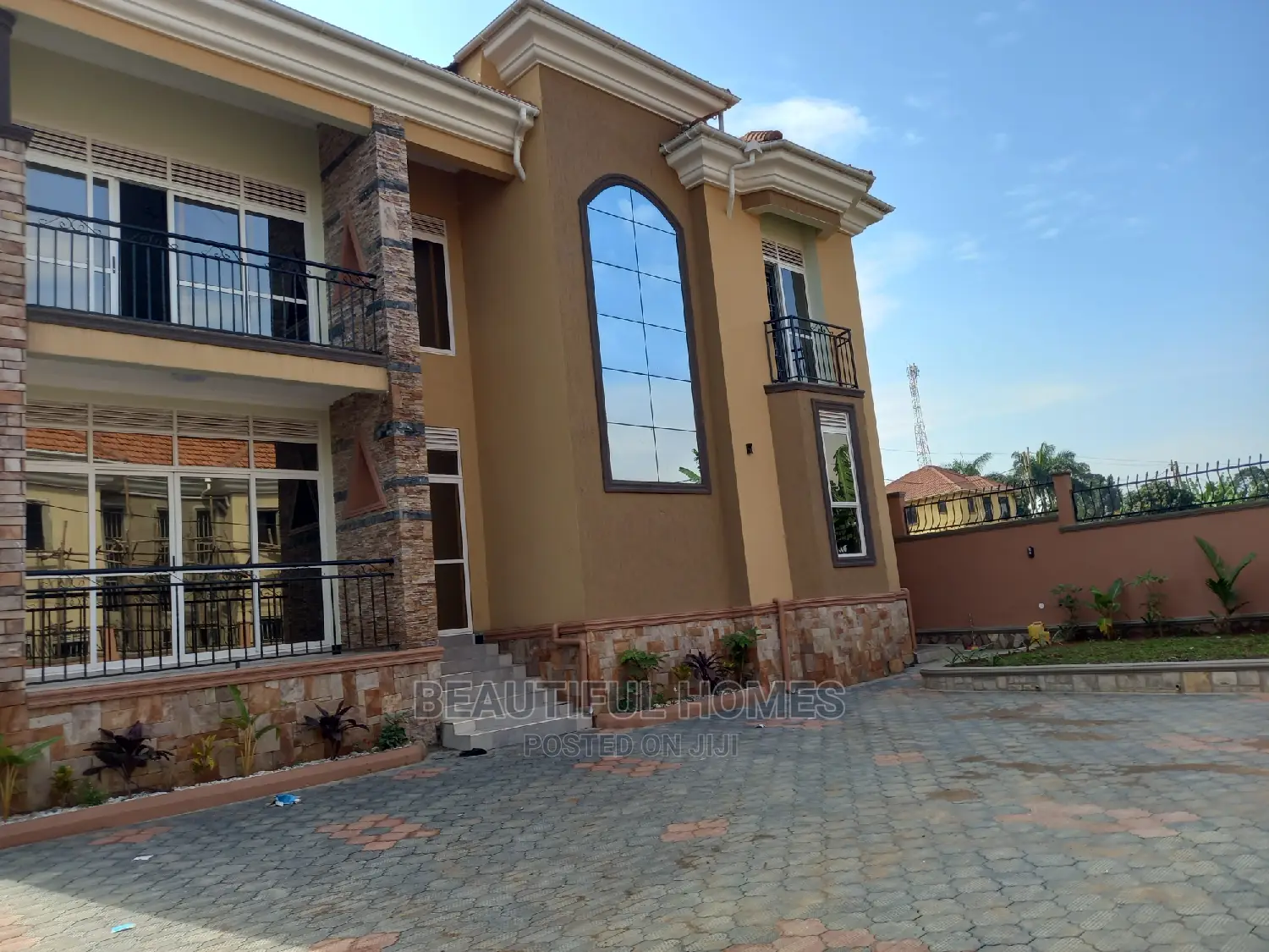 Furnished 5bdrm Duplex in Kira Classy for sale in Kira
