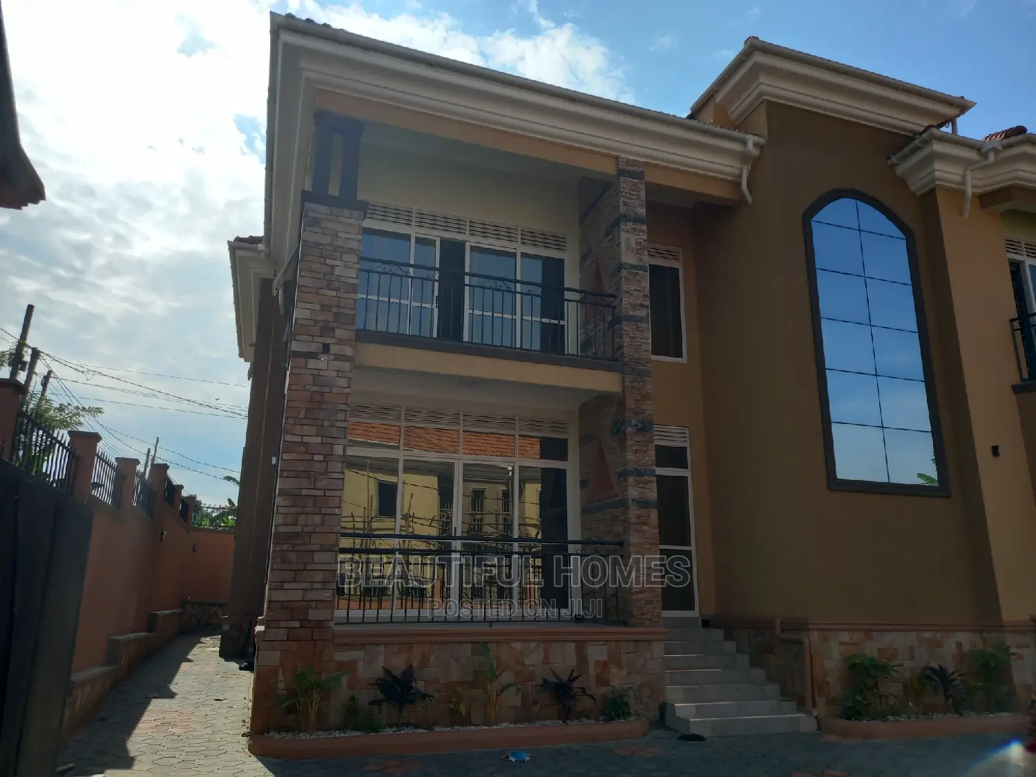 Furnished 5bdrm House in Kira Tarmack Lane for sale in Kira