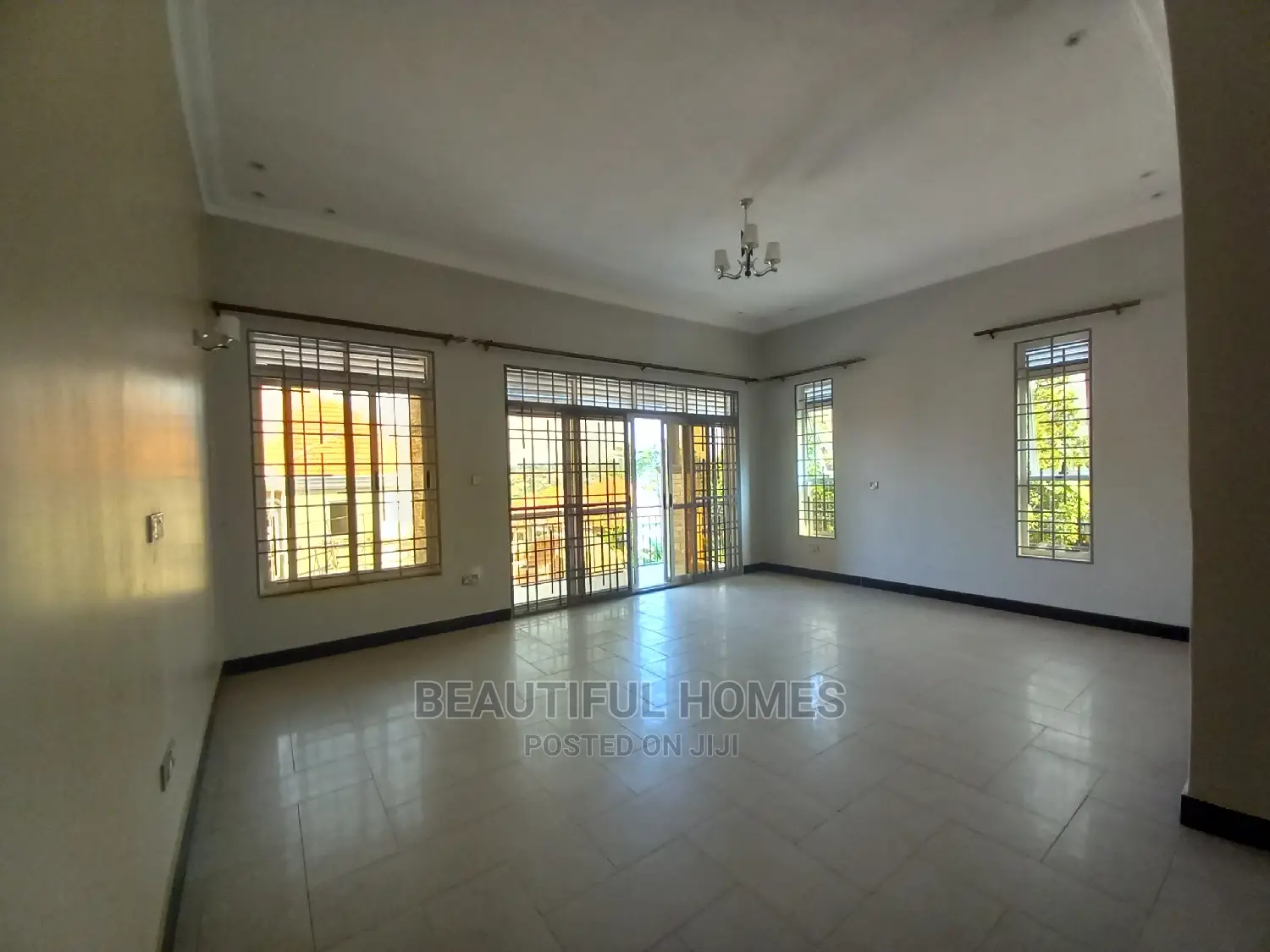 Furnished 5bdrm House in Kira Tarmack Lane for sale in Kira