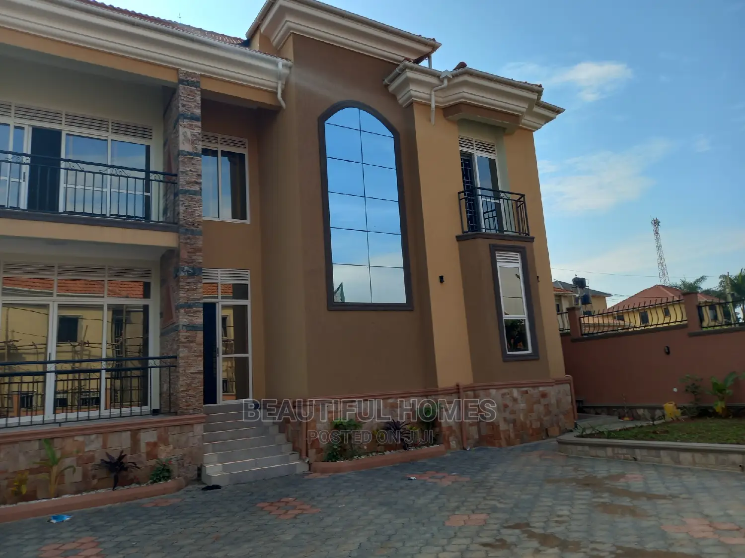 Furnished 5bdrm House in Kira Tarmack Lane for sale in Kira