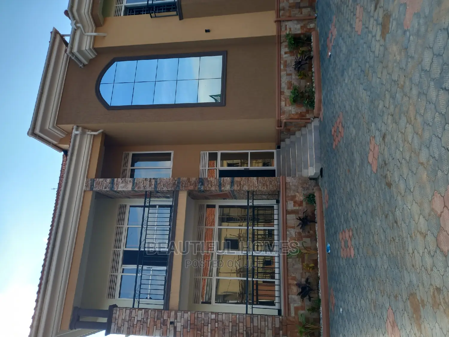 Furnished 5bdrm House in Kira Tarmack Lane for sale in Kira