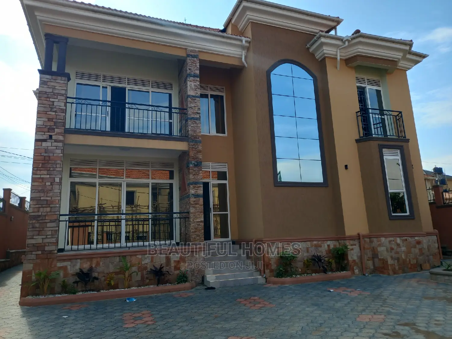 Furnished 5bdrm House in Kira Tarmack Lane for sale in Kira