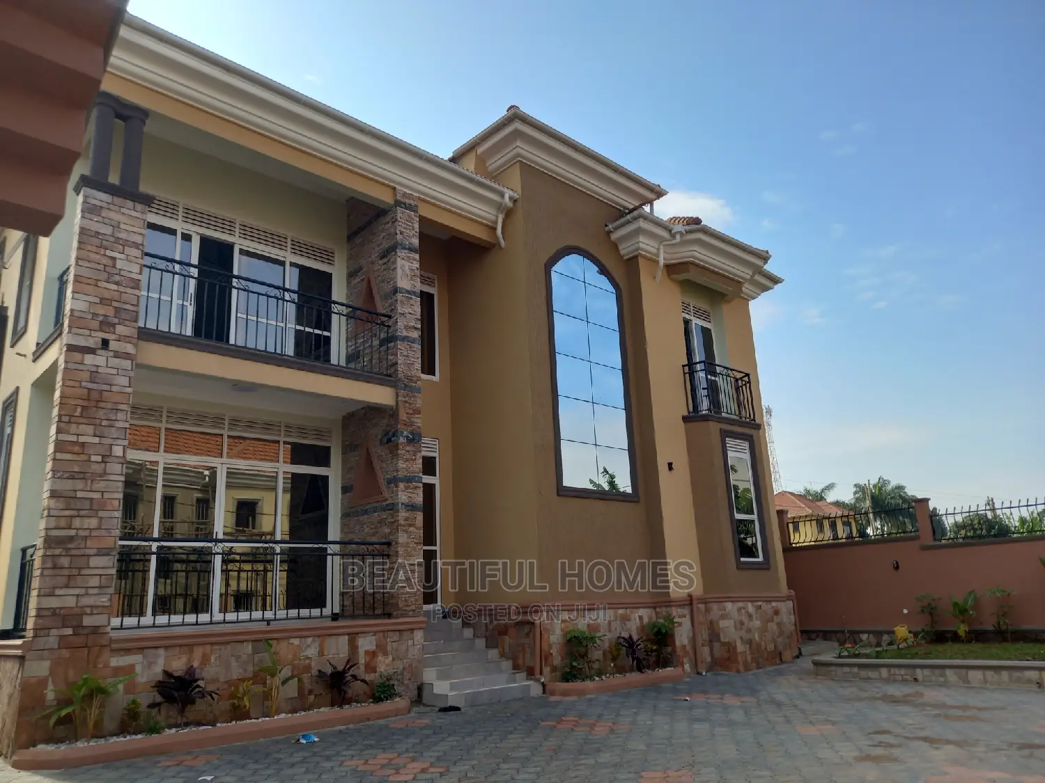 Furnished 5bdrm Duplex in Kira for sale in Kira