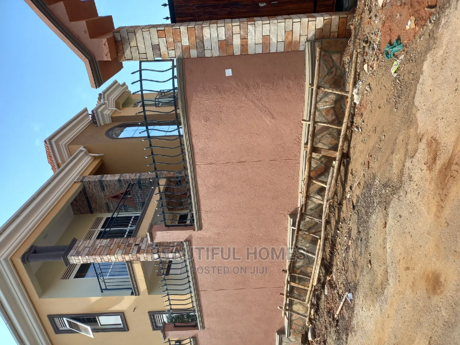Furnished 5bdrm Duplex in Kira for sale in Kira