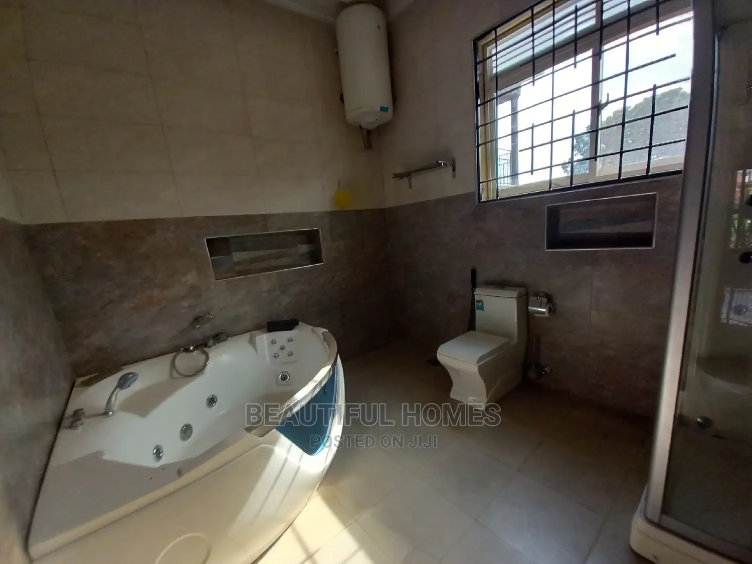 Furnished 5bdrm Mansion in Kira Executive for sale in Kira
