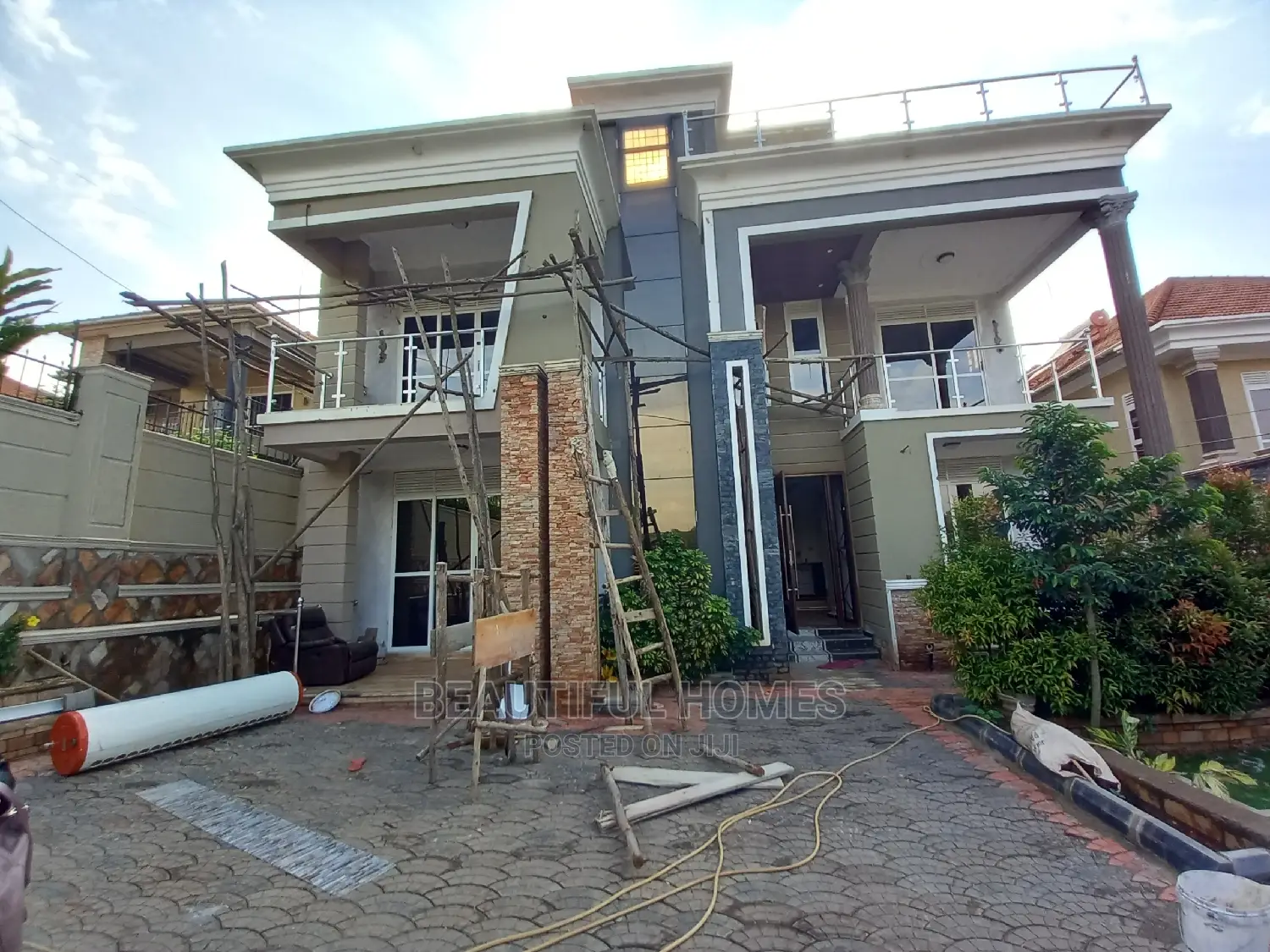 Furnished 5bdrm Duplex in Kira for sale in Kira