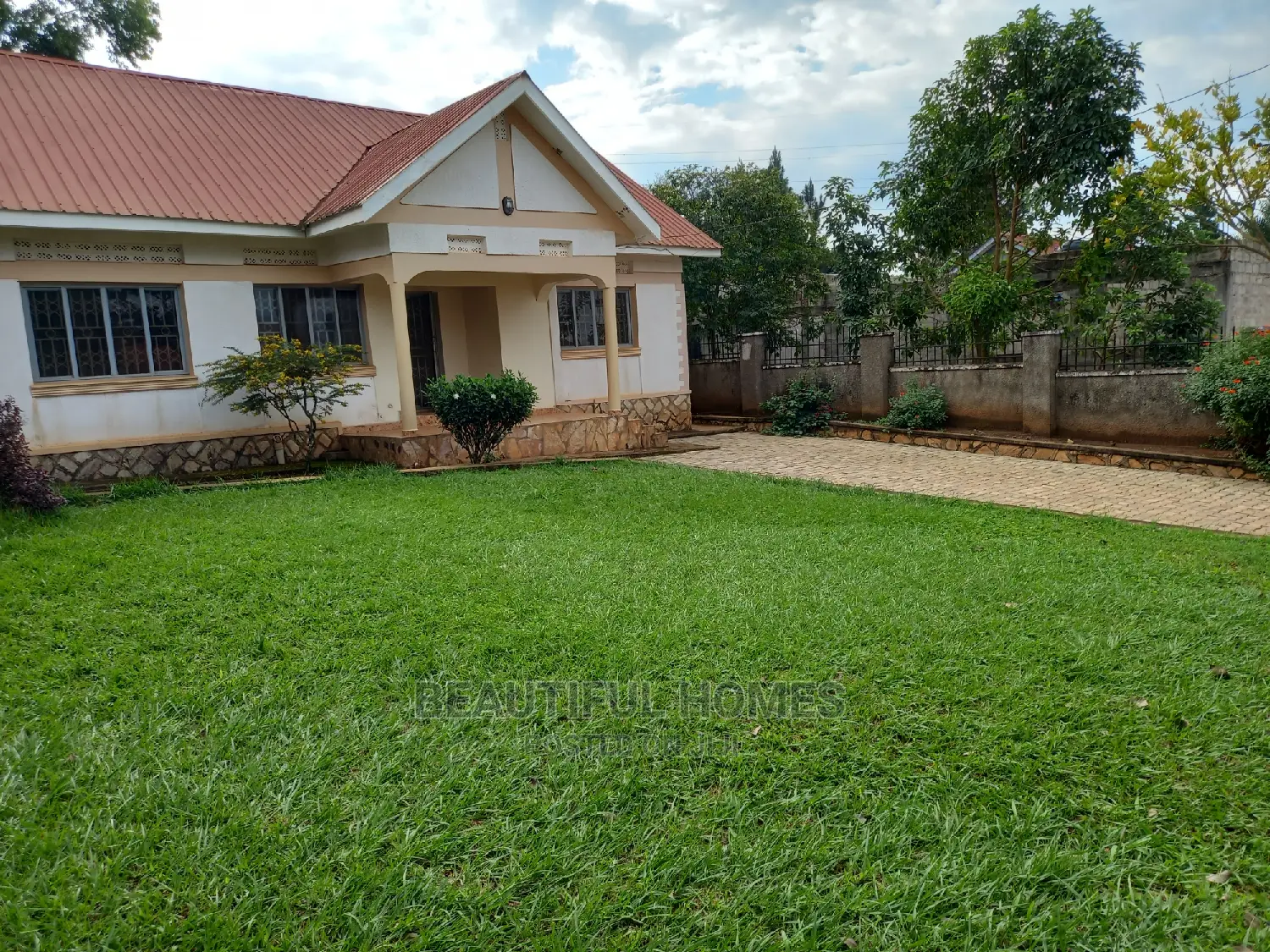 Furnished 3bdrm Bungalow in Kira for sale in Kira