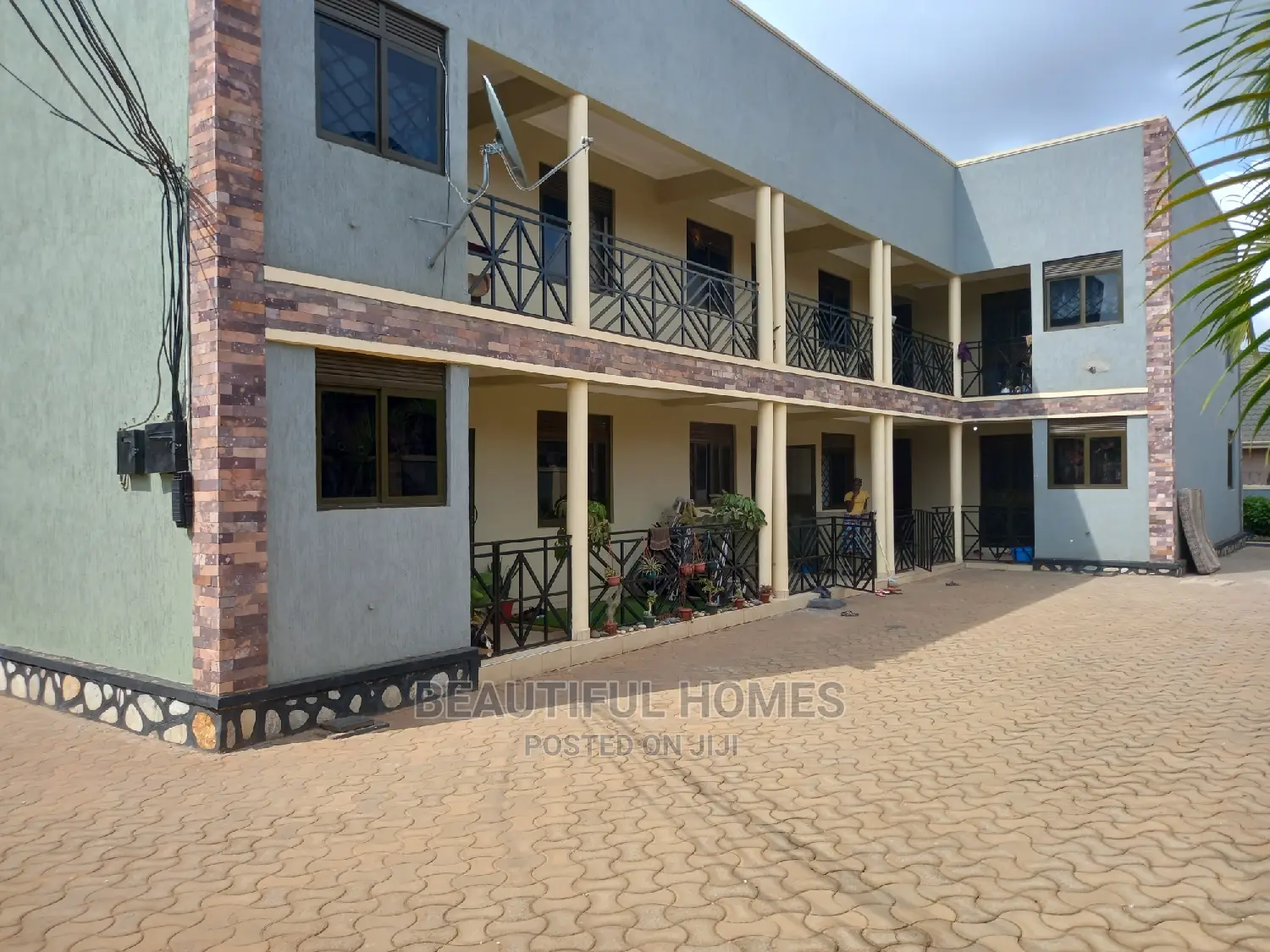 Furnished 1bdrm Apartment in Kira Tarmack for sale in Kira