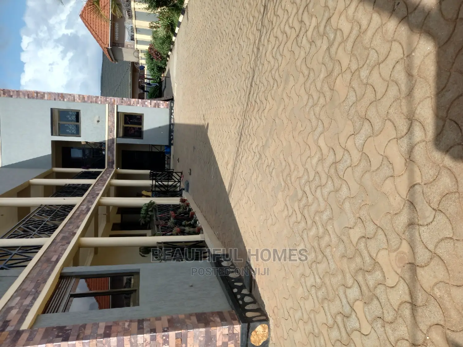 Furnished 1bdrm Apartment in Kira Tarmack for sale in Kira