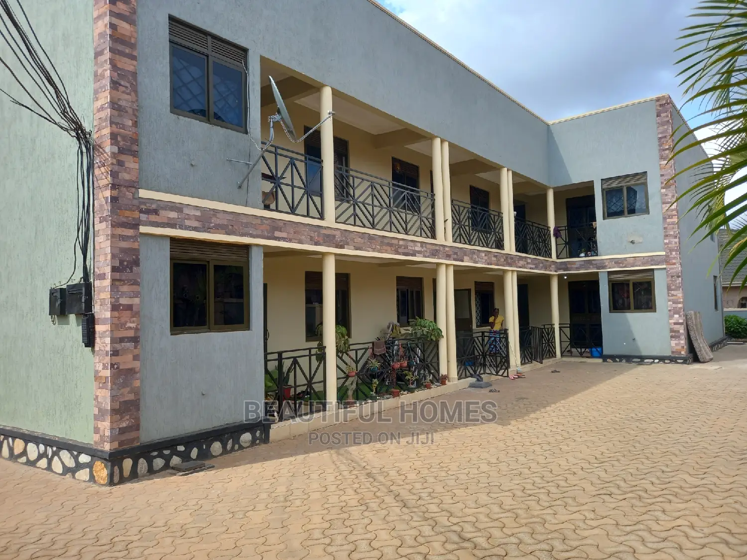 Furnished 1bdrm Apartment in Kira Tarmack for sale in Kira