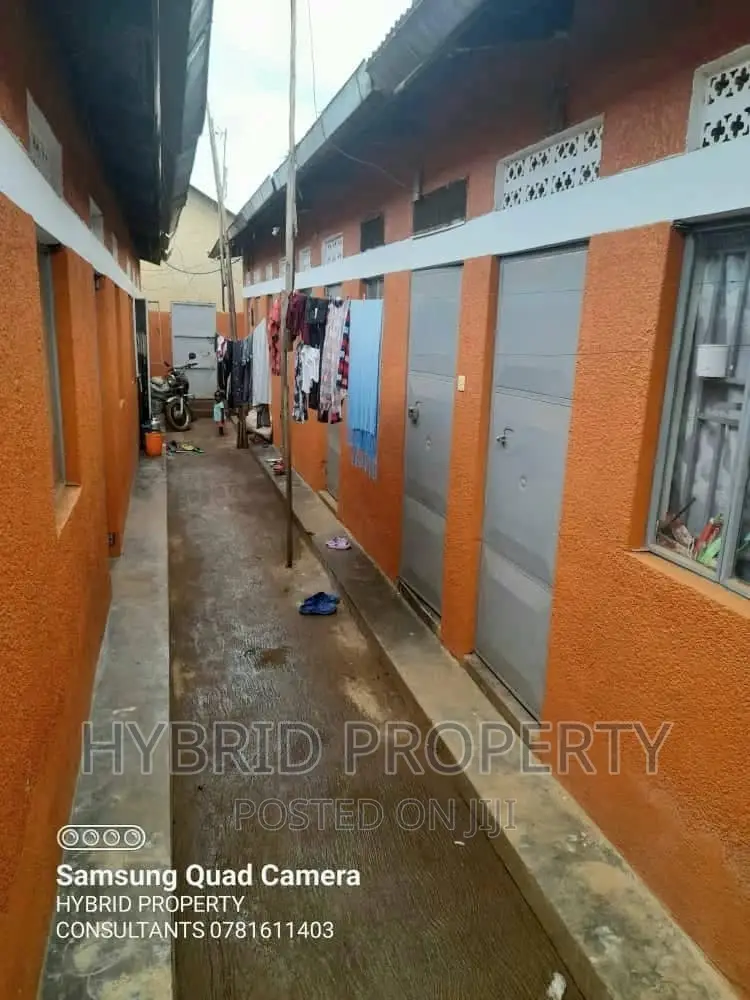 Beautiful Shops Rentals for Sale in Wakiso Town~Hoima Road in Wakiso / Wakiso
