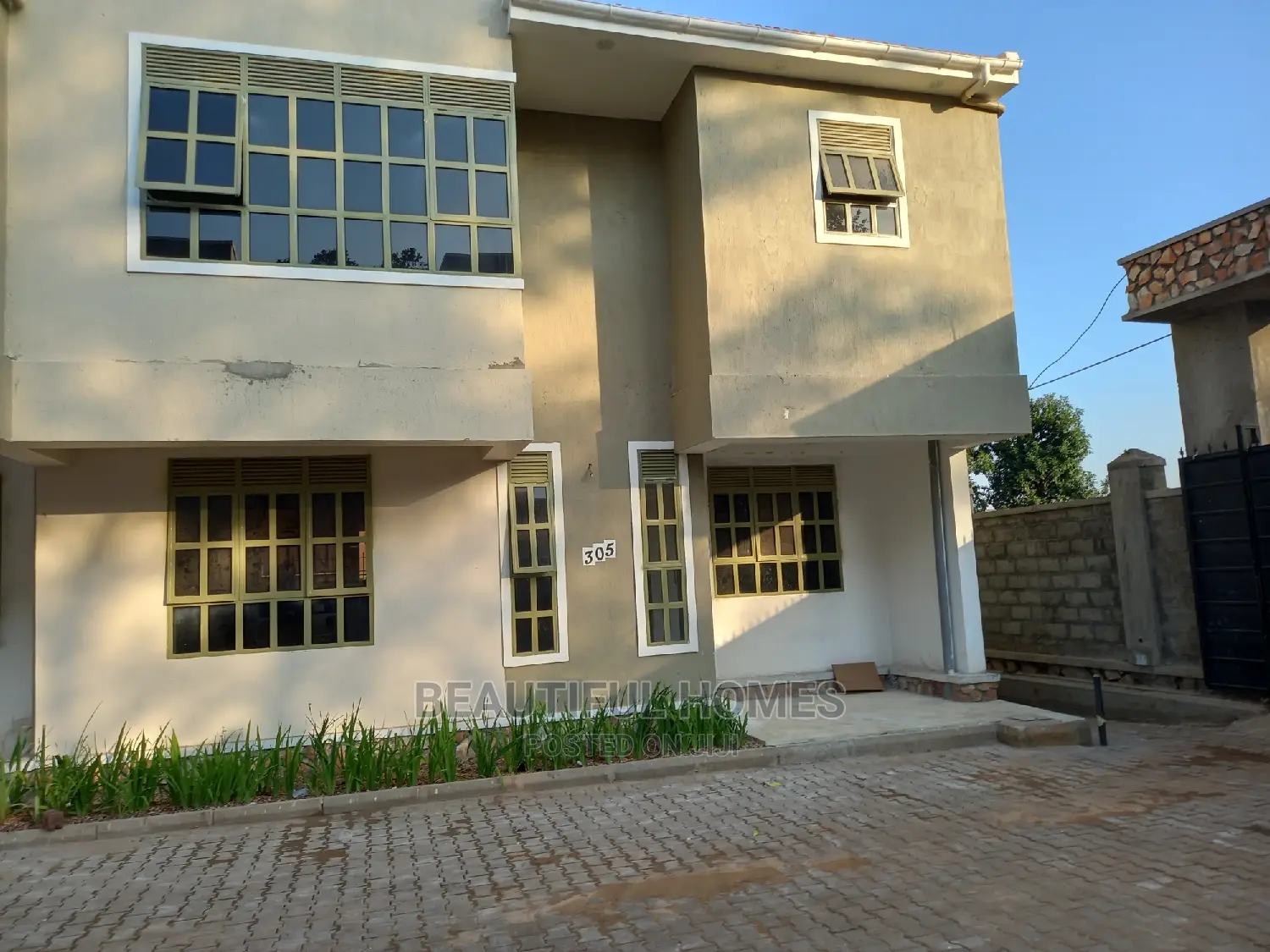 Furnished 5bdrm Duplex in Kira for sale in Kira