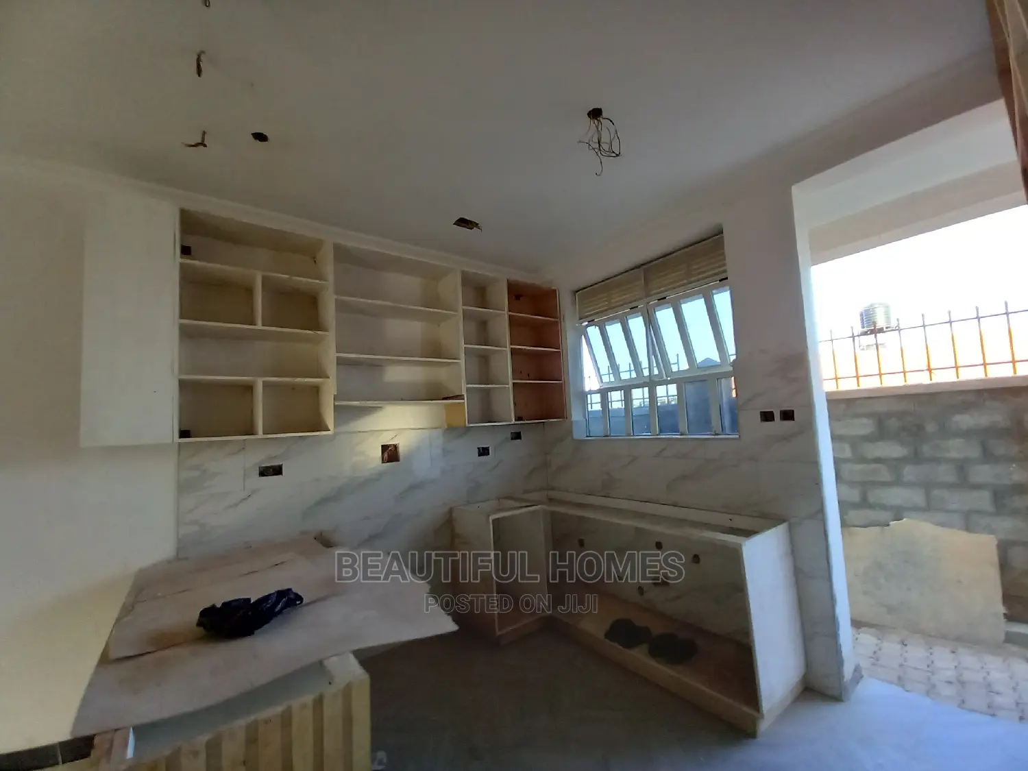 Furnished 5bdrm Duplex in Kira for sale in Kira
